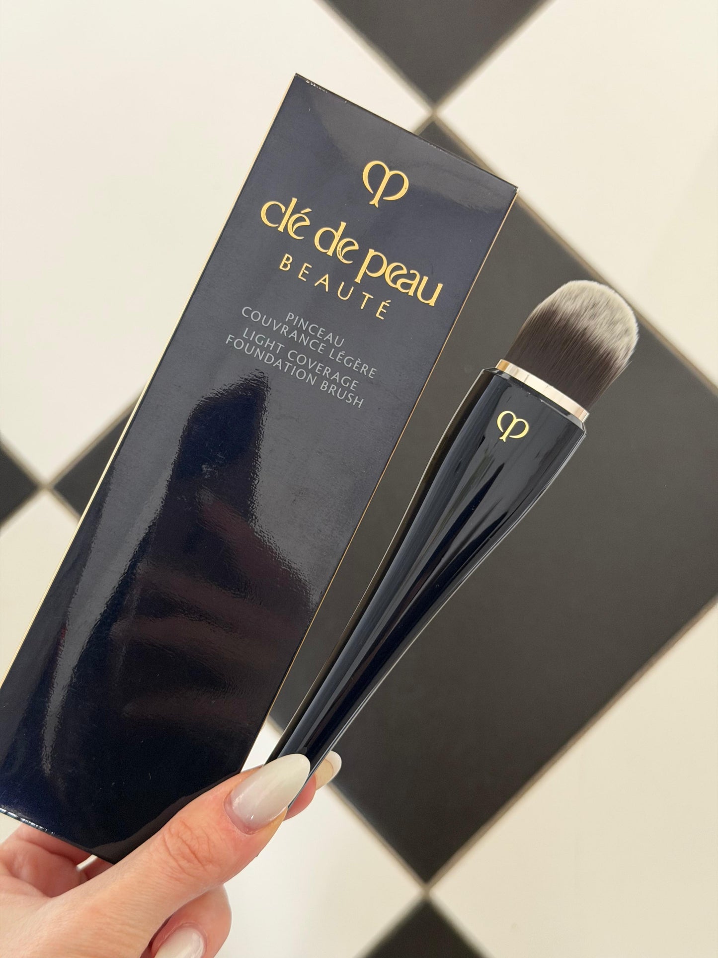 CLÉ DE PEAU BEAUTÉ Light Coverage Foundation Brush