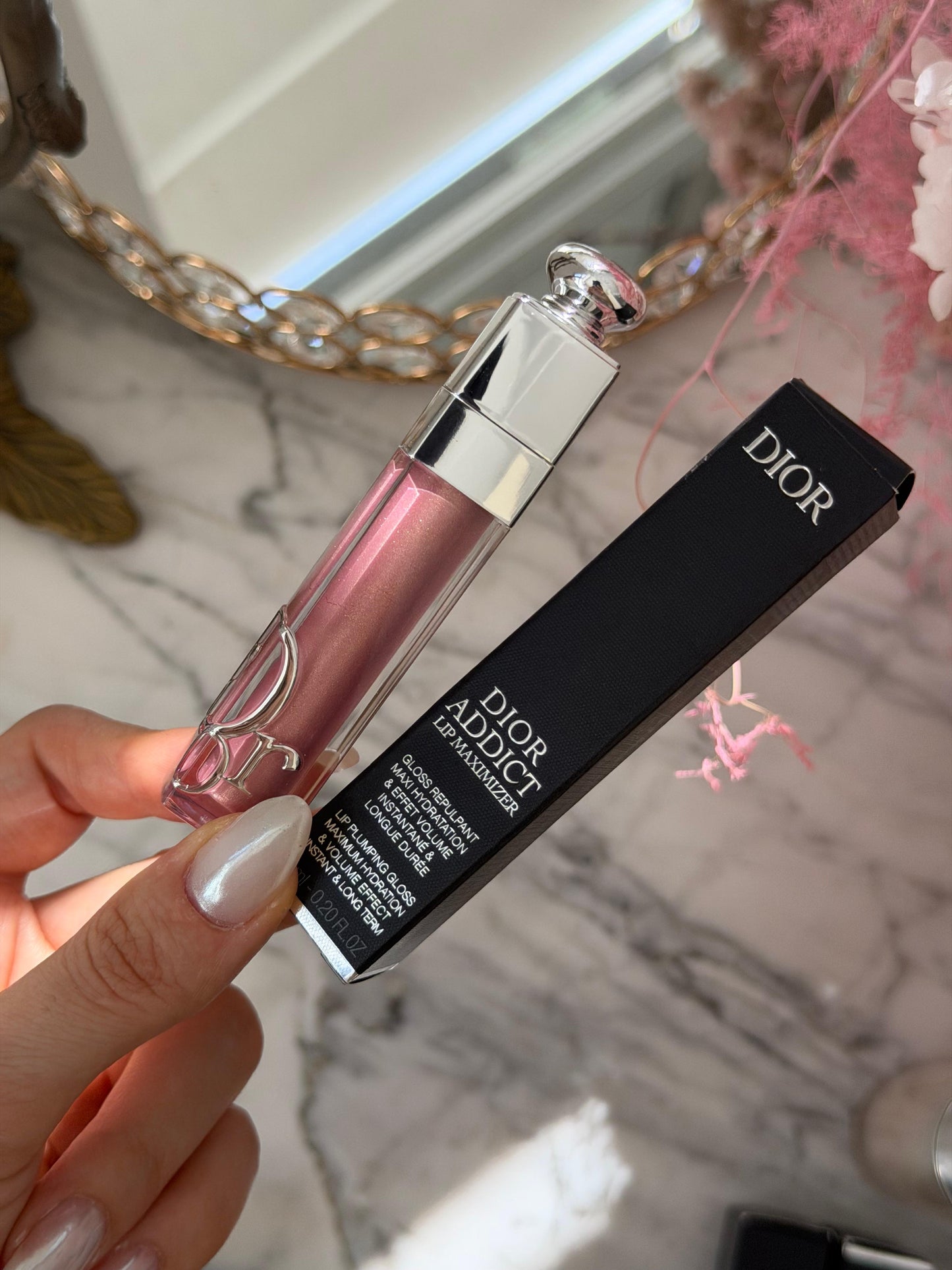 DIOR Addict Lip Maximizer (053)
Plumping Gloss - Instant and Long-Term Volume Effect - 24h Hydration