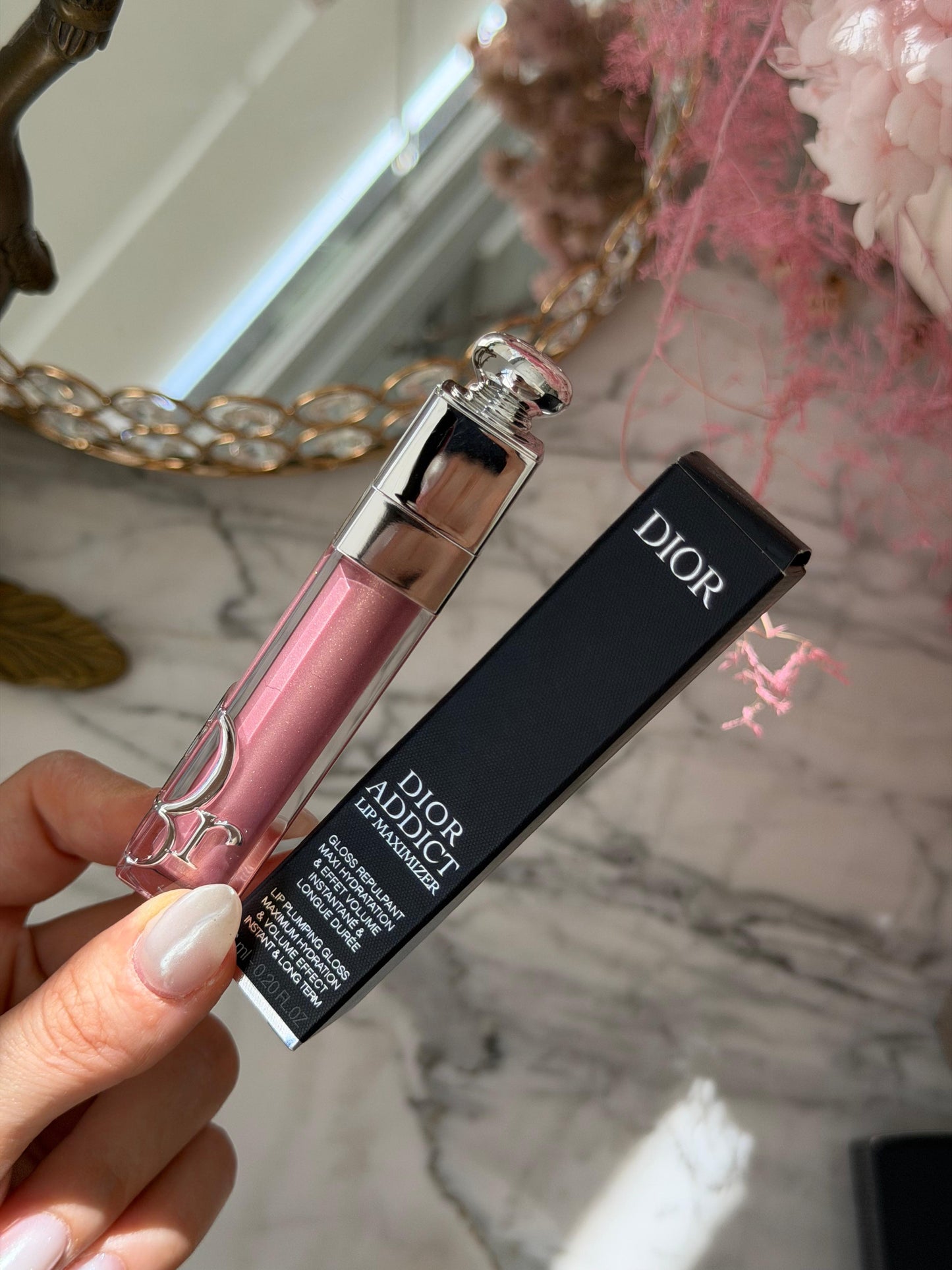 DIOR Addict Lip Maximizer (053)
Plumping Gloss - Instant and Long-Term Volume Effect - 24h Hydration