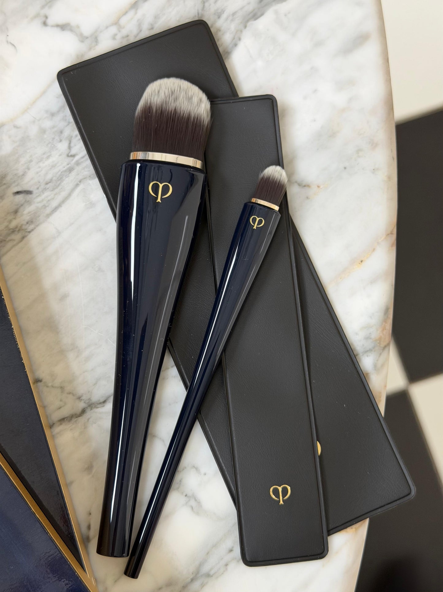 CLÉ DE PEAU BEAUTÉ Light Coverage Concealer Brush