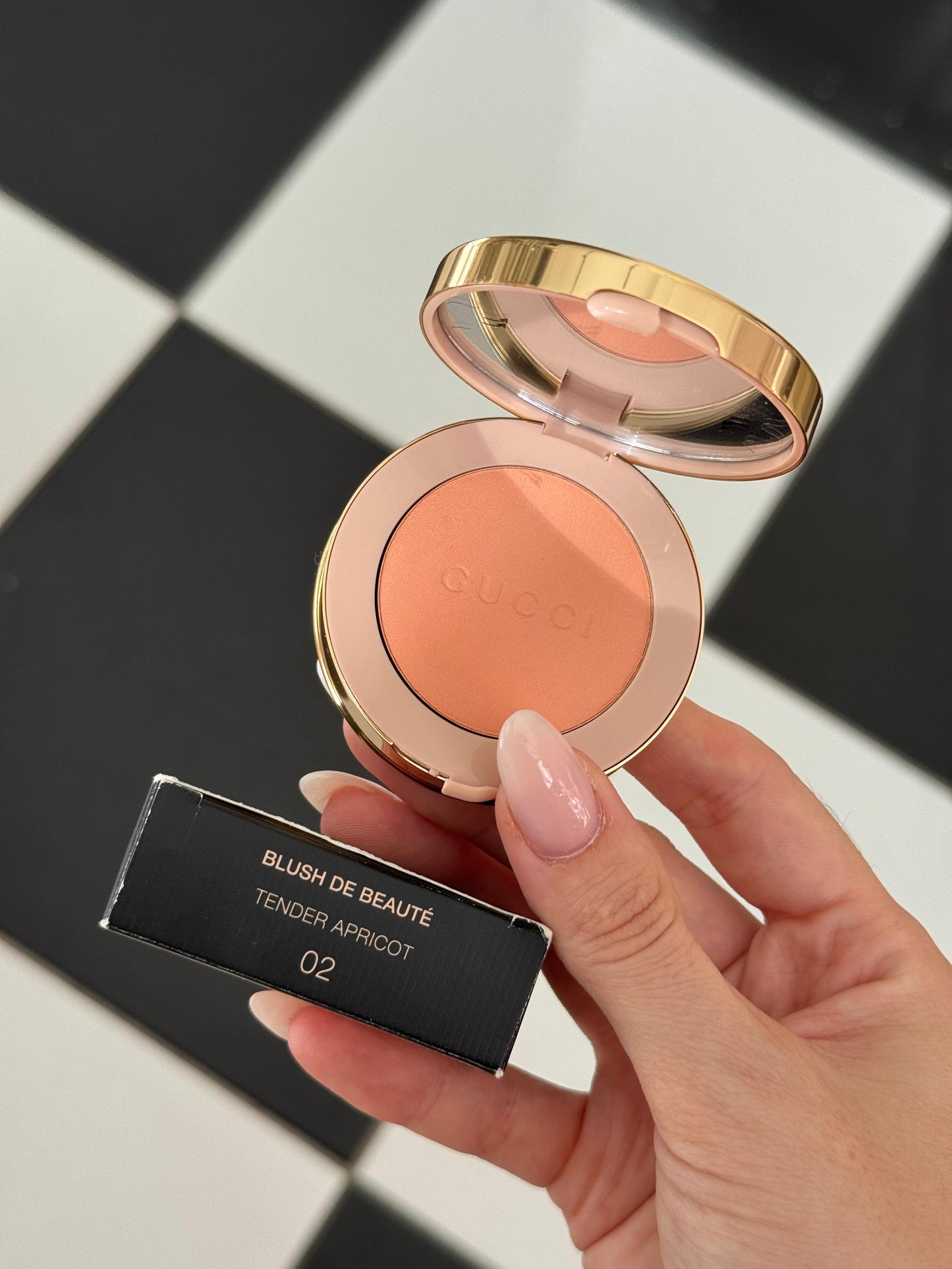 GUCCI Blush De Beauté - Cheeks & Eyes Powder Luminous Matte (02)