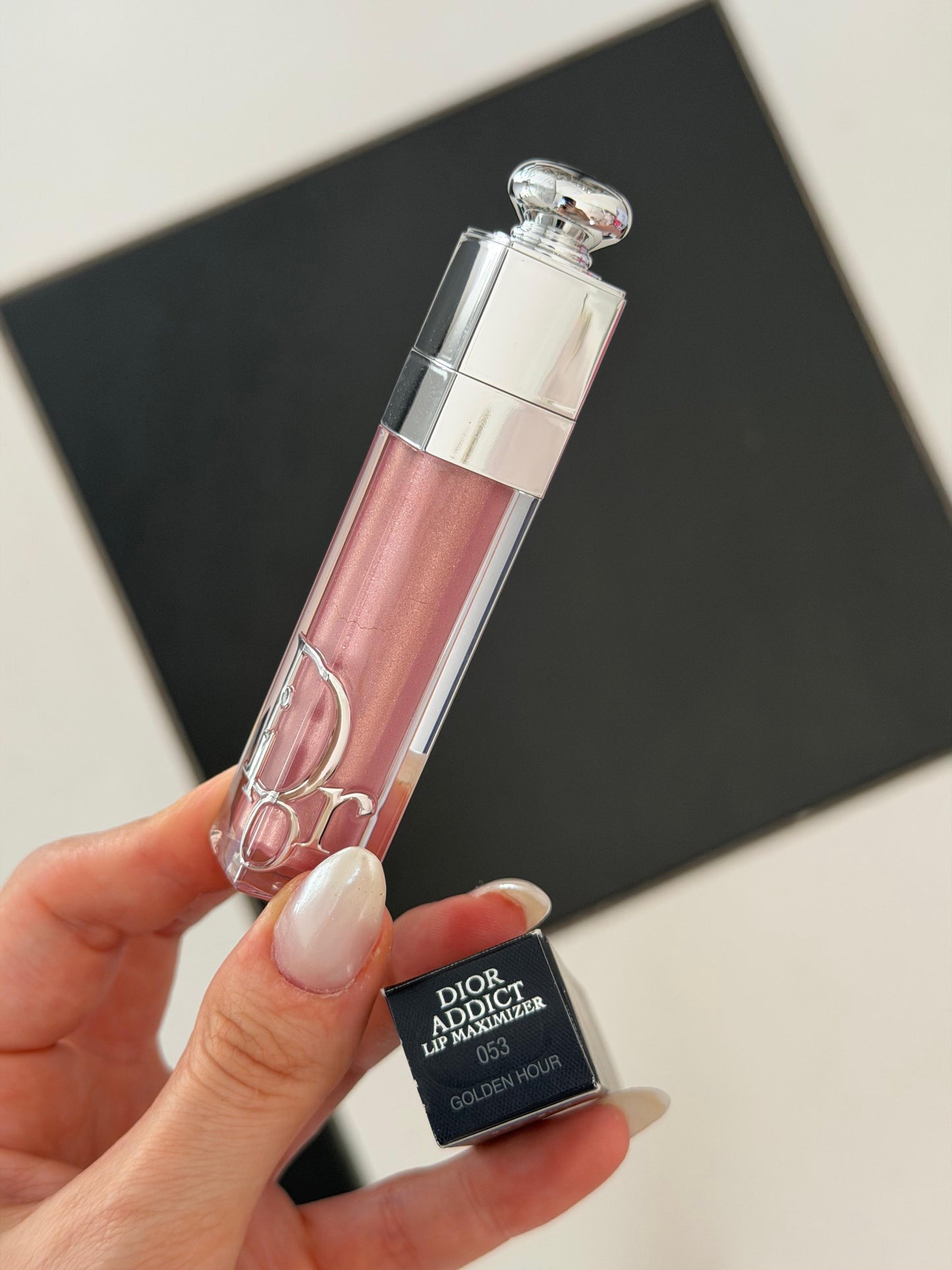 DIOR Addict Lip Maximizer (053)
Plumping Gloss - Instant and Long-Term Volume Effect - 24h Hydration