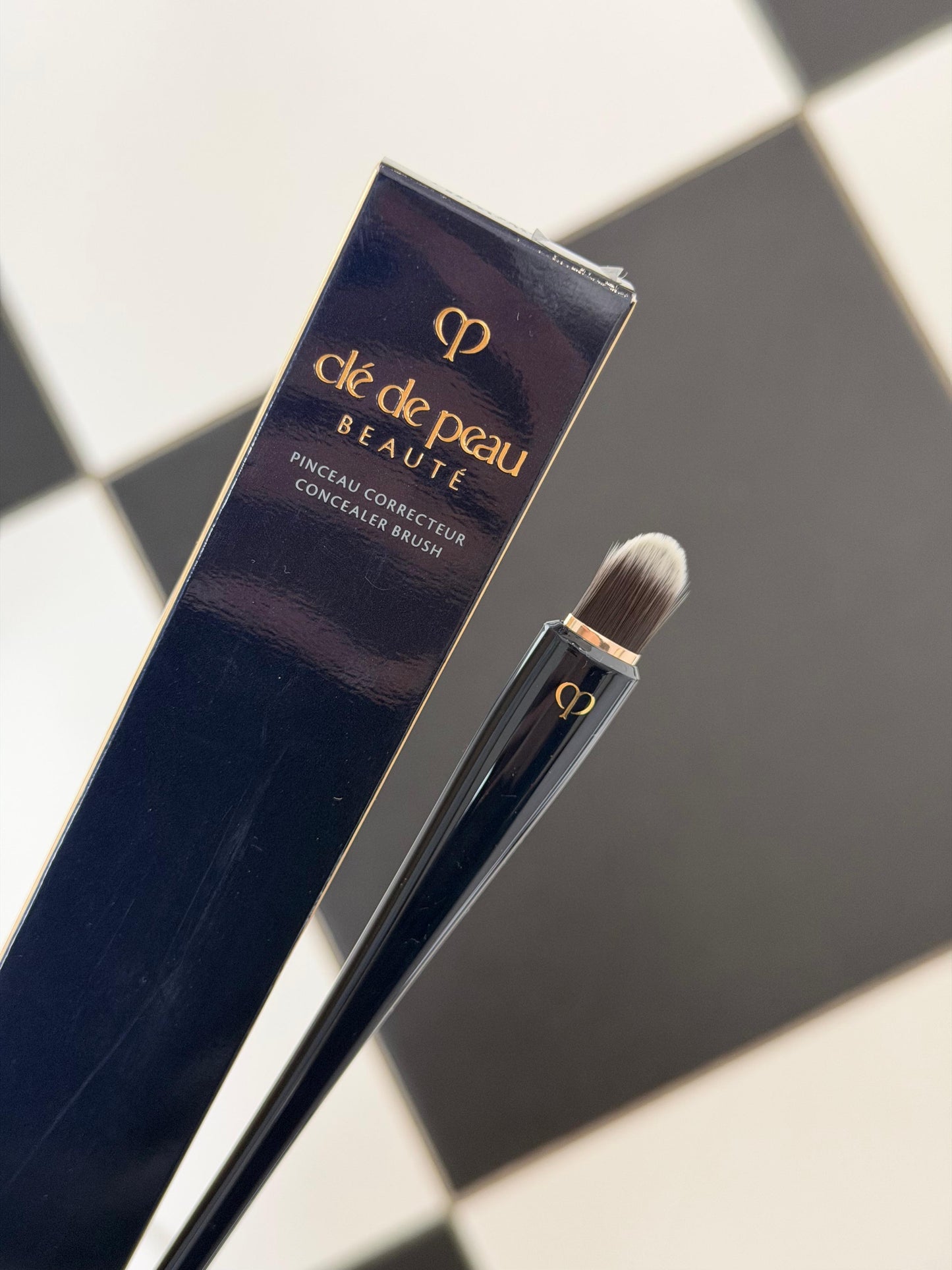 CLÉ DE PEAU BEAUTÉ Light Coverage Concealer Brush