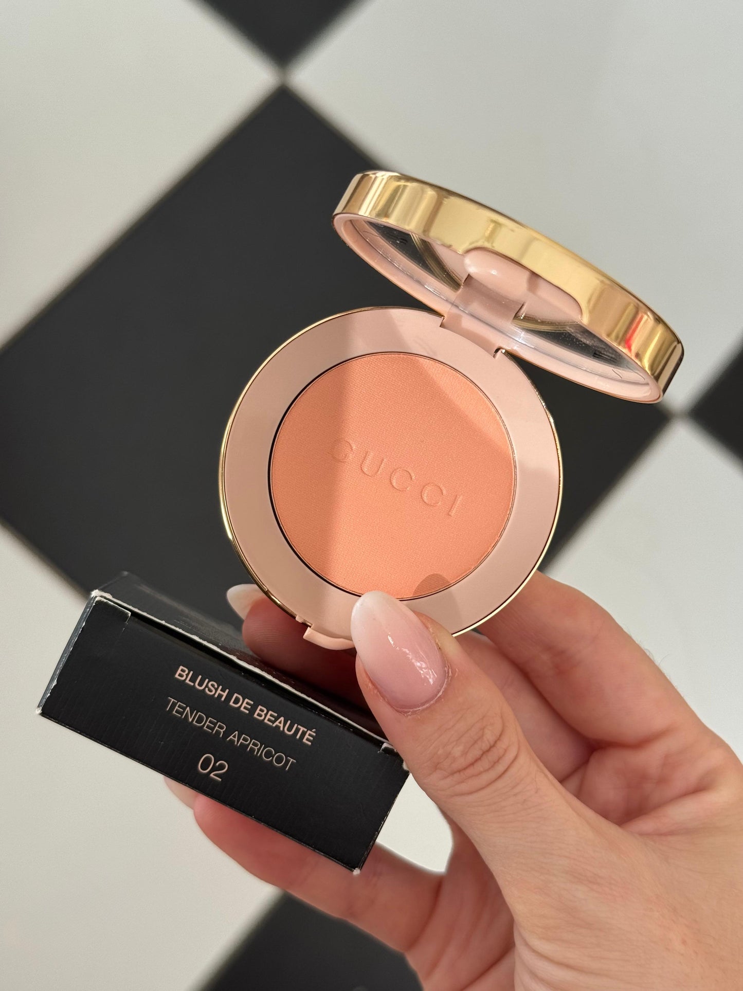 GUCCI Blush De Beauté - Cheeks & Eyes Powder Luminous Matte (02)