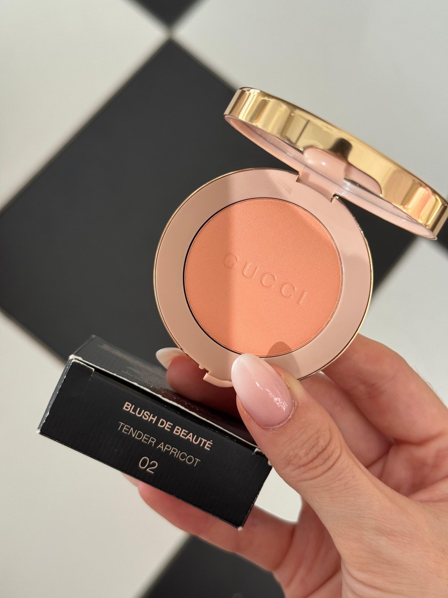 GUCCI Blush De Beauté - Cheeks & Eyes Powder Luminous Matte (02)