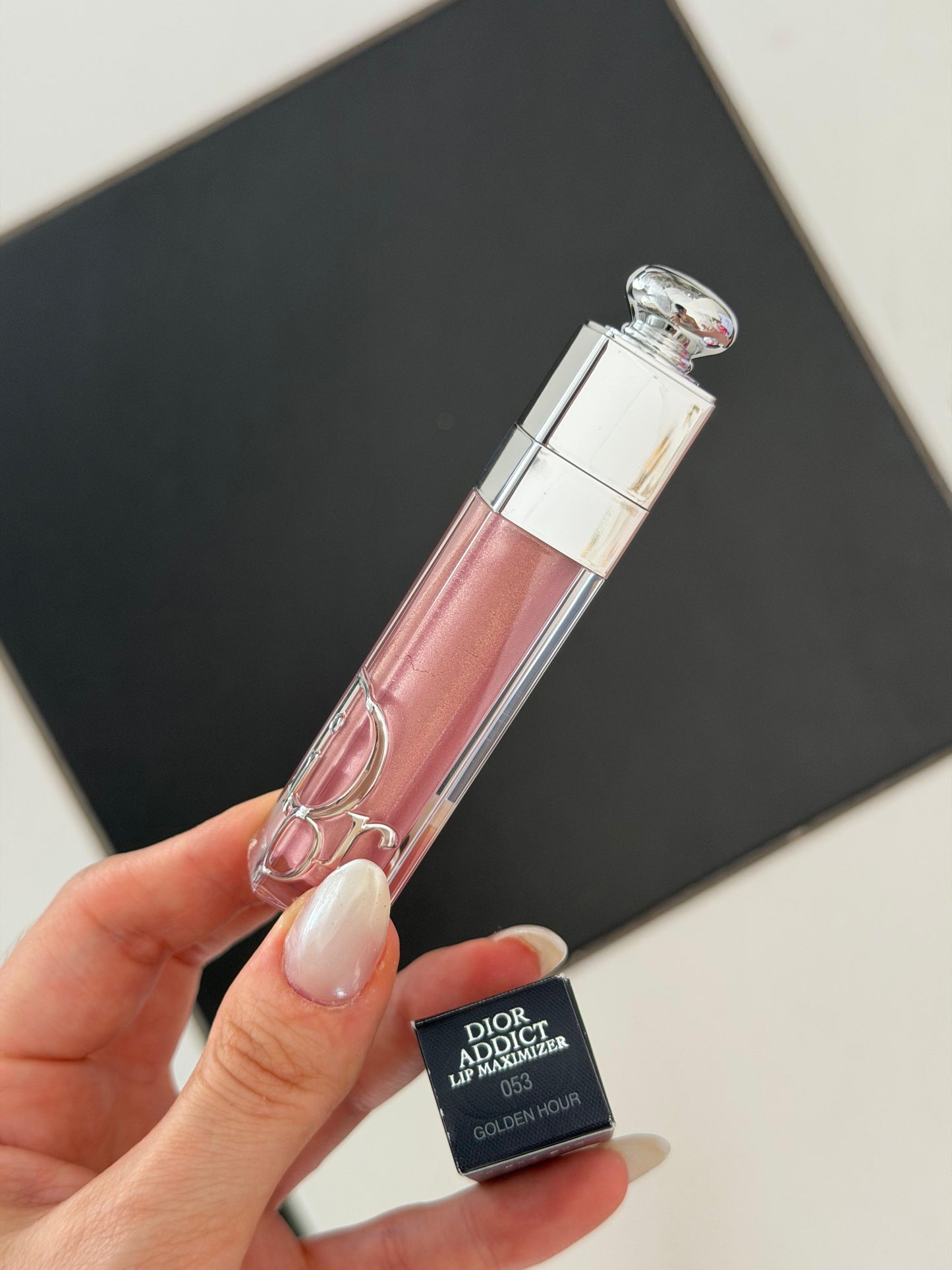 DIOR Addict Lip Maximizer (053)
Plumping Gloss - Instant and Long-Term Volume Effect - 24h Hydration