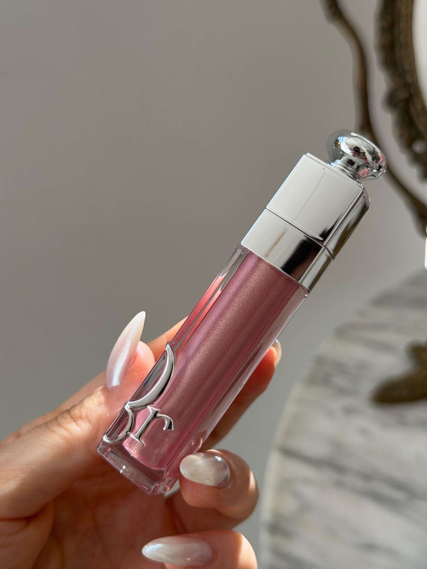 DIOR Addict Lip Maximizer (053)
Plumping Gloss - Instant and Long-Term Volume Effect - 24h Hydration