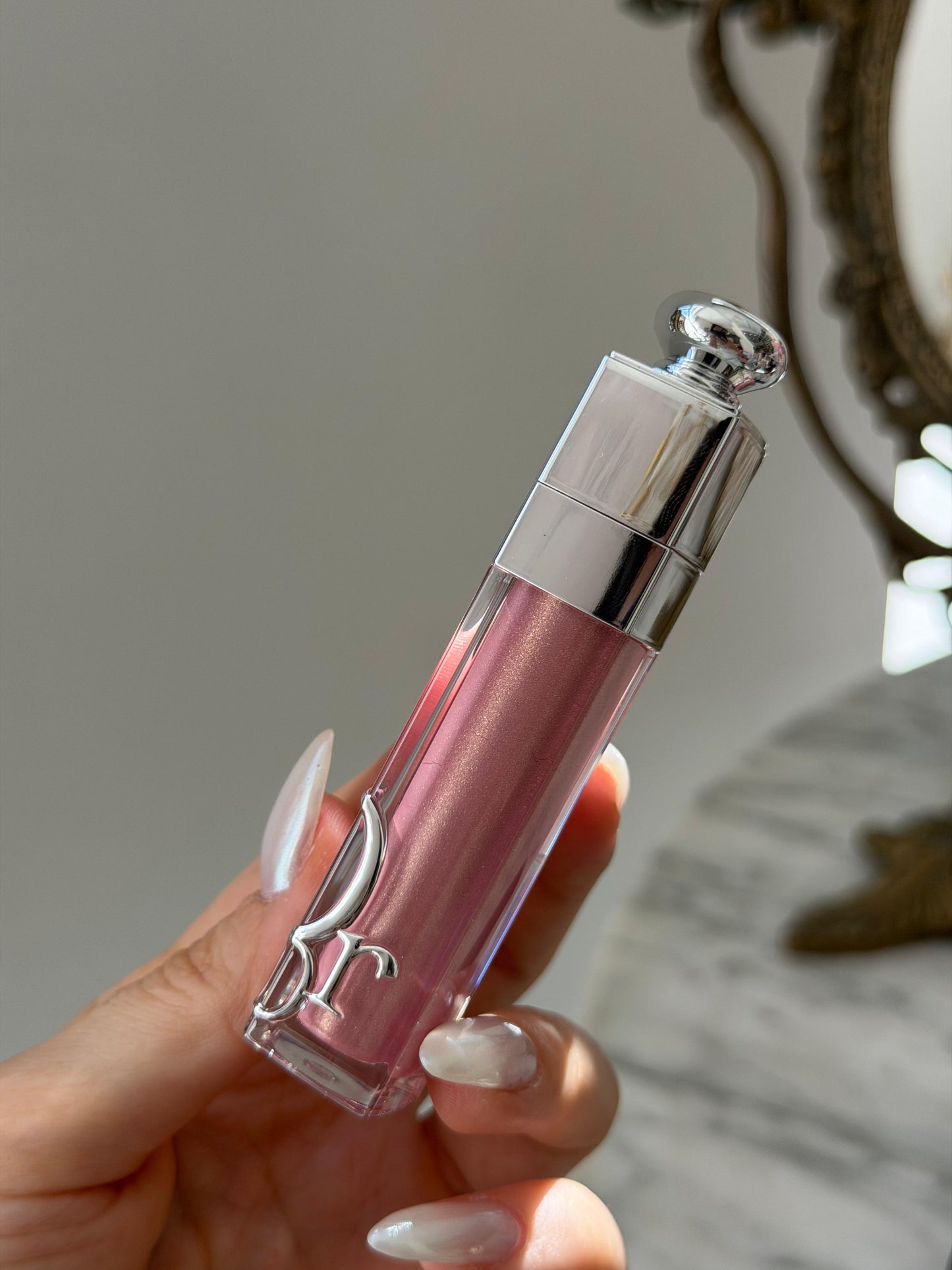 DIOR Addict Lip Maximizer (053)
Plumping Gloss - Instant and Long-Term Volume Effect - 24h Hydration