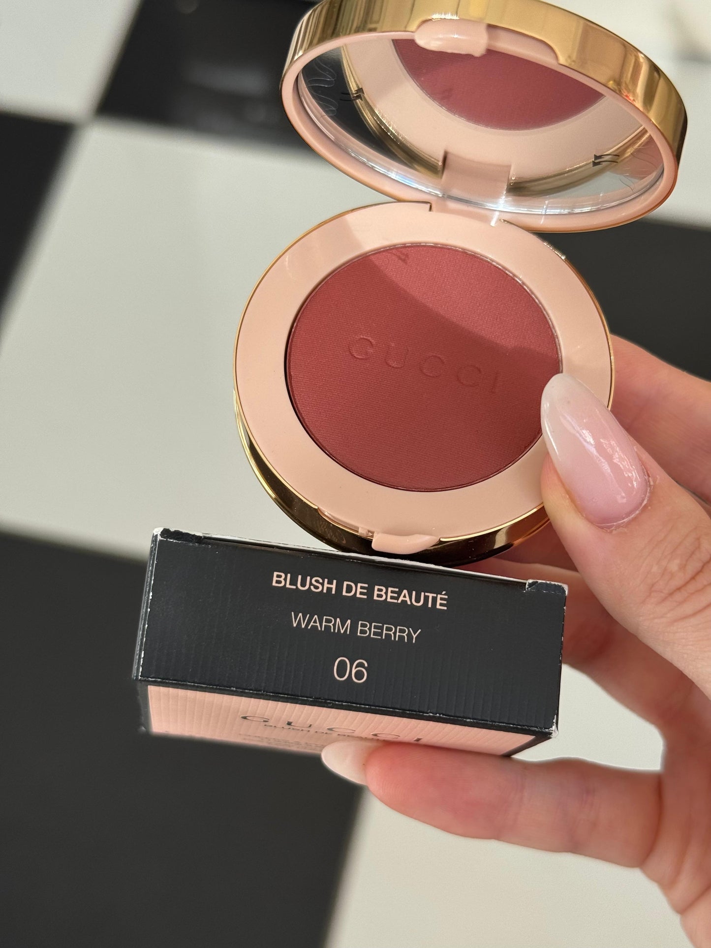 GUCCI Blush De Beauté - Cheeks & Eyes Powder Luminous Matte (06)