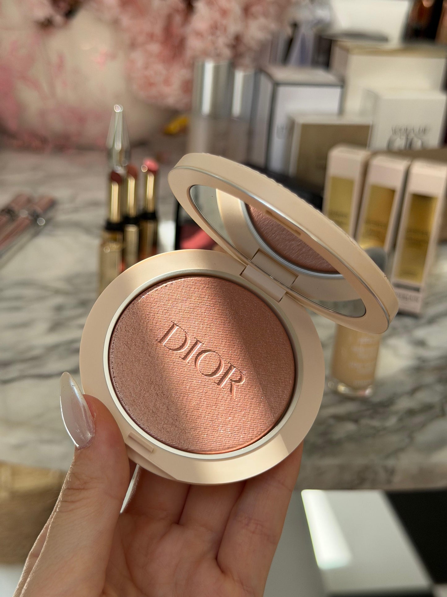DIOR Forever Couture Luminizer (05)
Longwear Highlighter - 95%* Natural-Origin Pigments