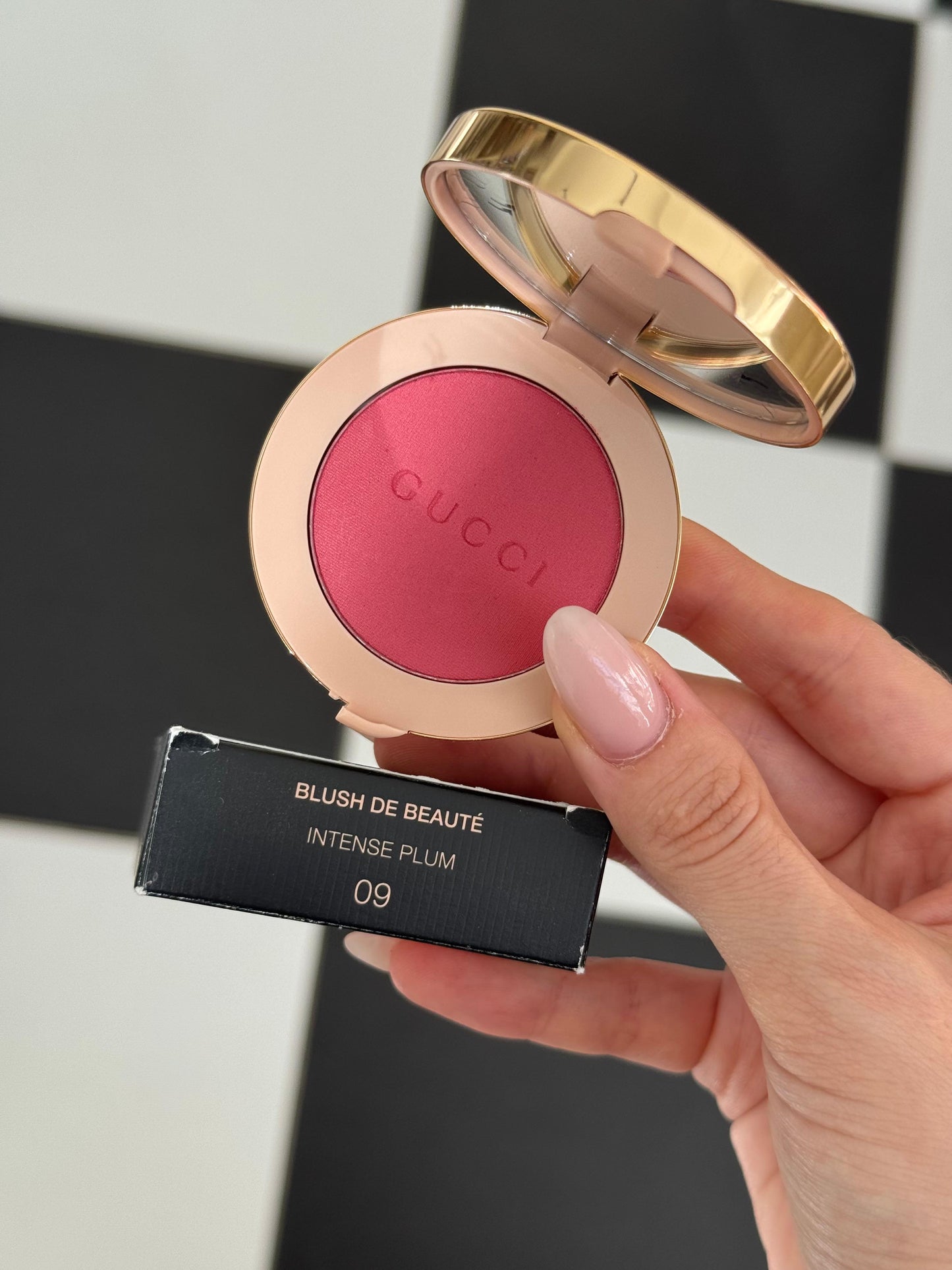 GUCCI Blush De Beauté - Cheeks & Eyes Powder Luminous Matte (09)