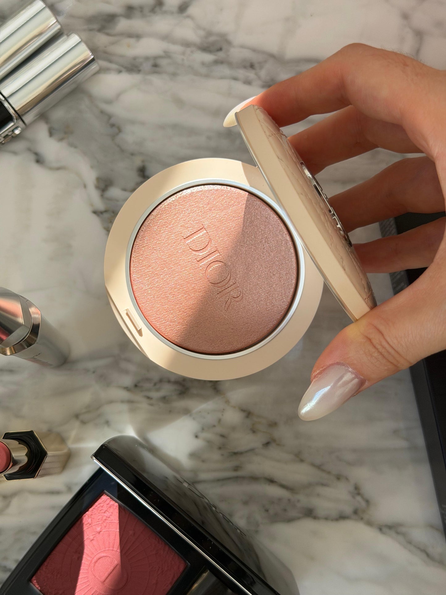 DIOR Forever Couture Luminizer (05)
Longwear Highlighter - 95%* Natural-Origin Pigments