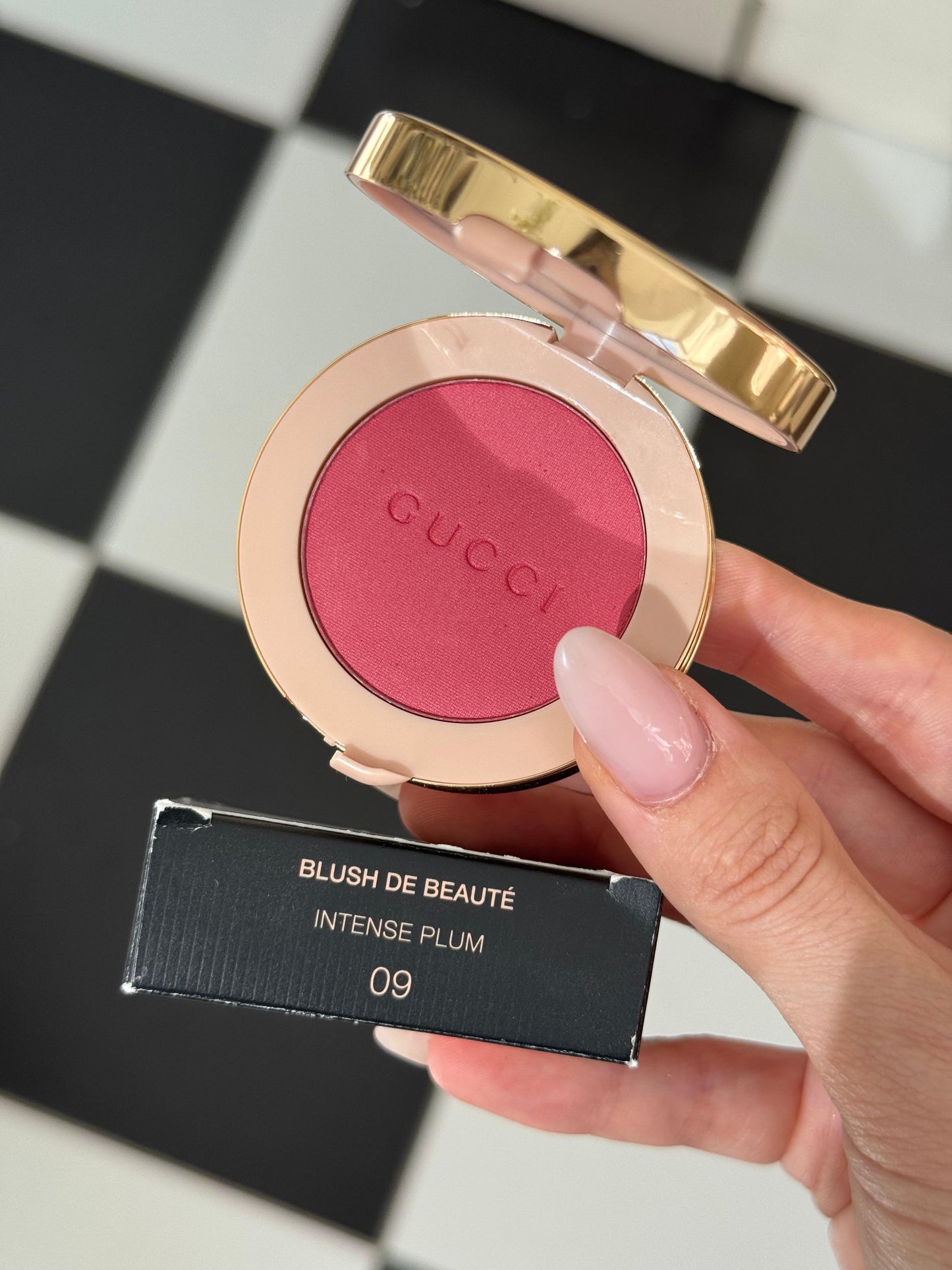 GUCCI Blush De Beauté - Cheeks & Eyes Powder Luminous Matte (09)