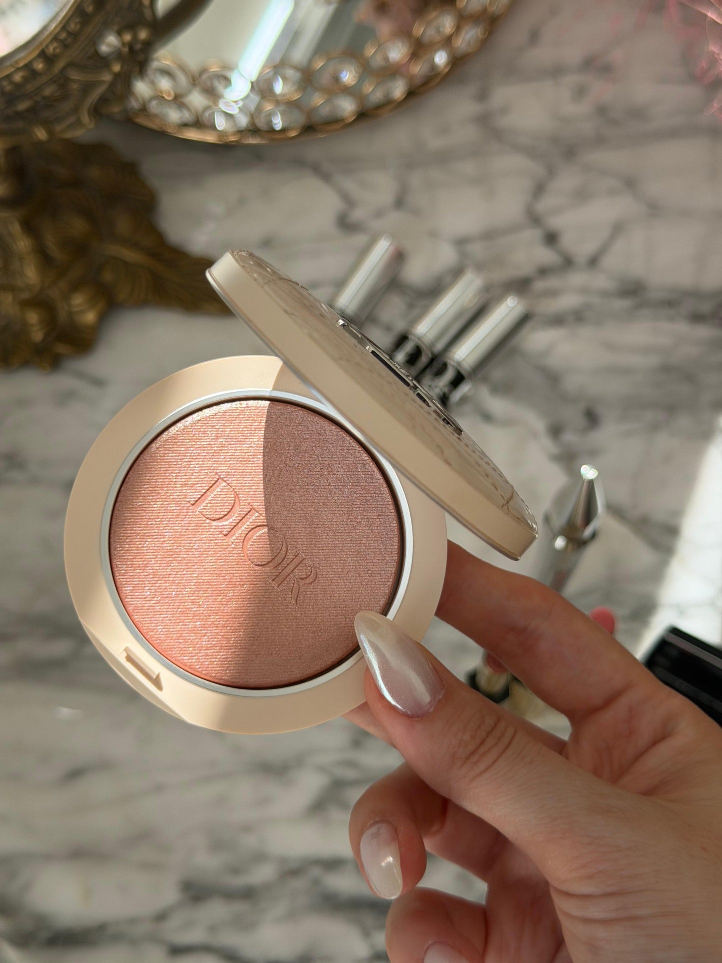 DIOR Forever Couture Luminizer (05)
Longwear Highlighter - 95%* Natural-Origin Pigments