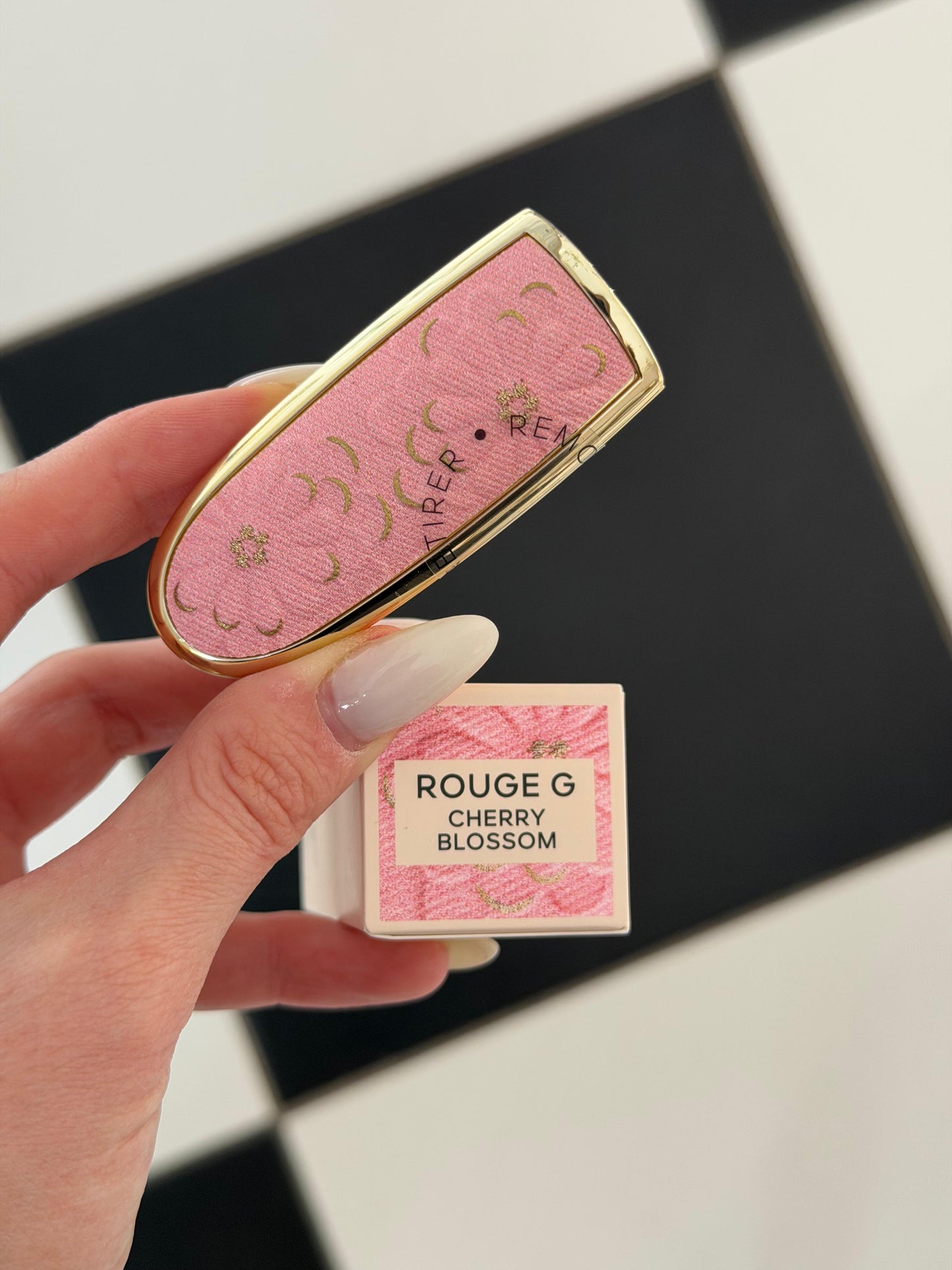 GUERLAIN Rouge G - Cherry Blossom
The Double Mirror Jewel Case