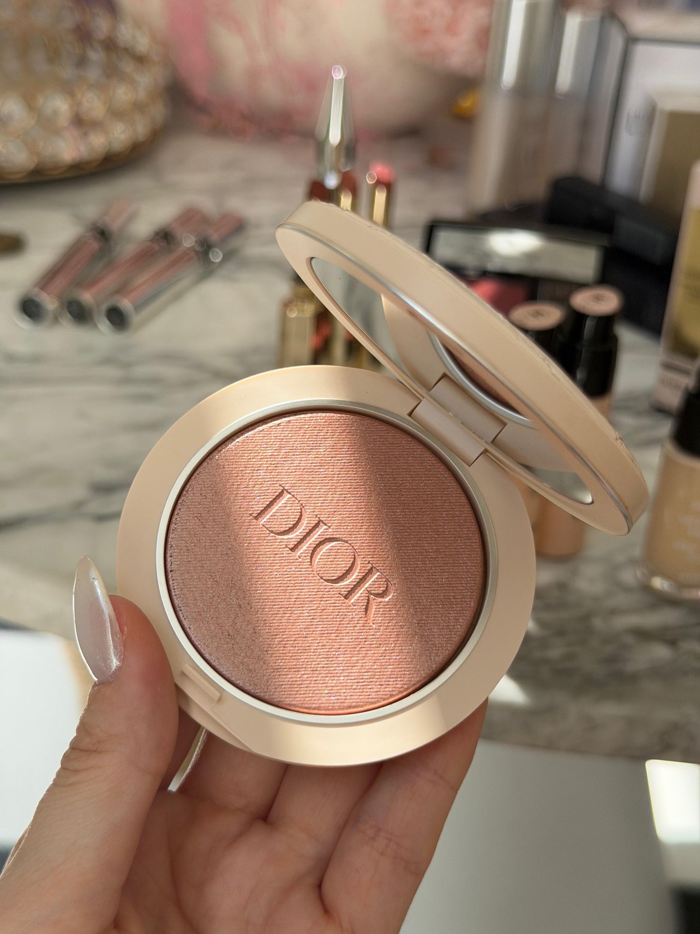 DIOR Forever Couture Luminizer (05)
Longwear Highlighter - 95%* Natural-Origin Pigments