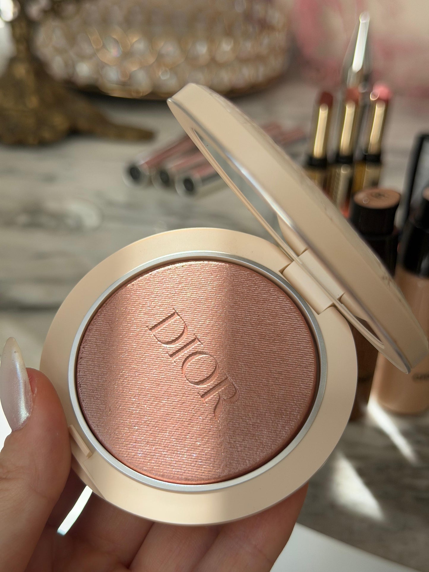 DIOR Forever Couture Luminizer (05)
Longwear Highlighter - 95%* Natural-Origin Pigments