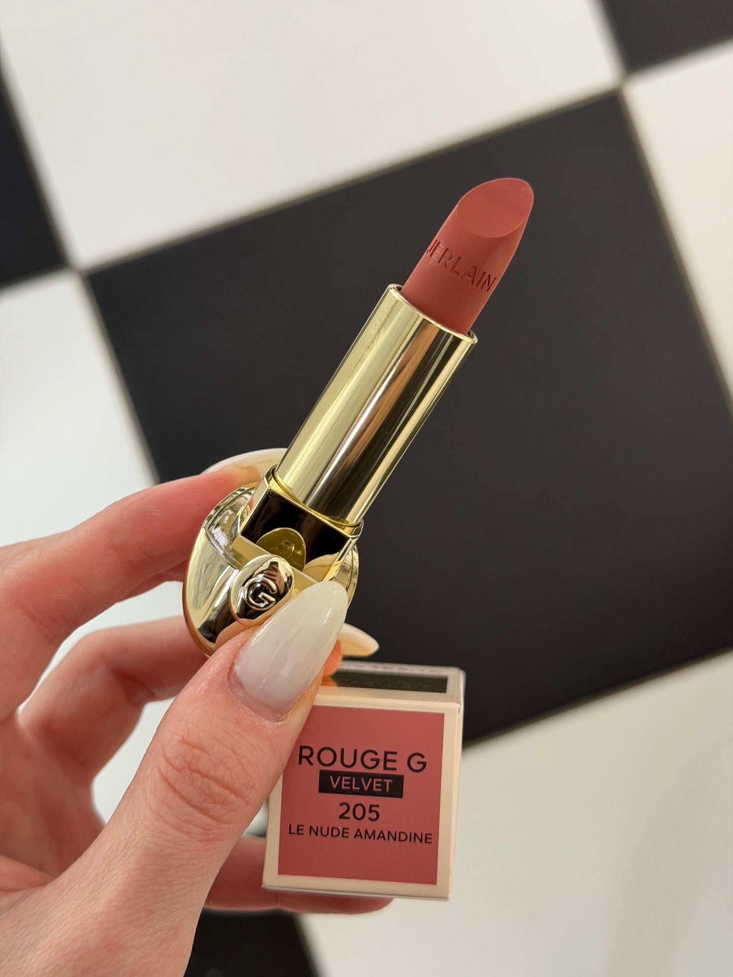 GUERLAIN Rouge G Velvet
Lipstick (205)