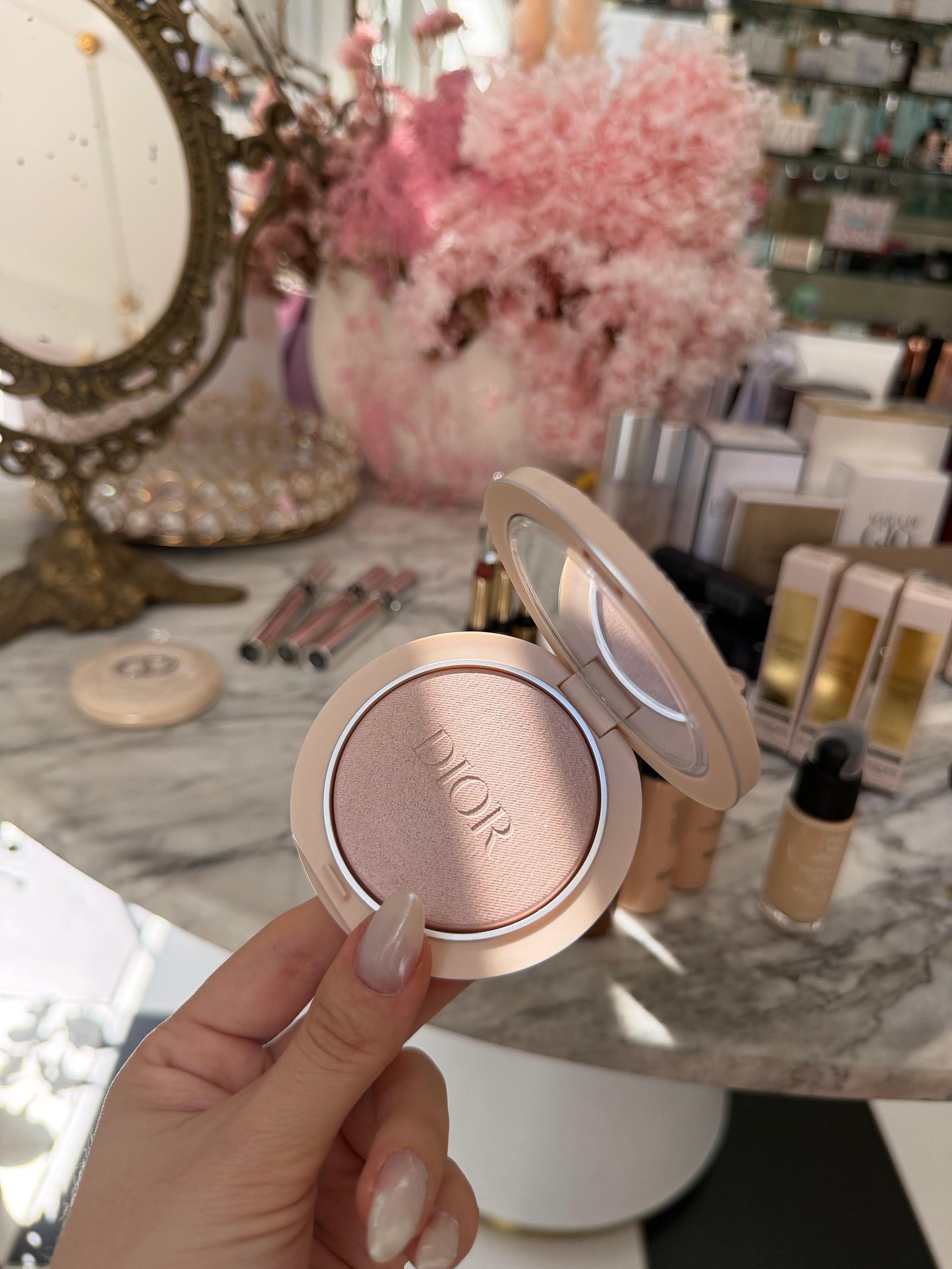 DIOR Forever Couture Luminizer (02)
Longwear Highlighter - 95%* Natural-Origin Pigments