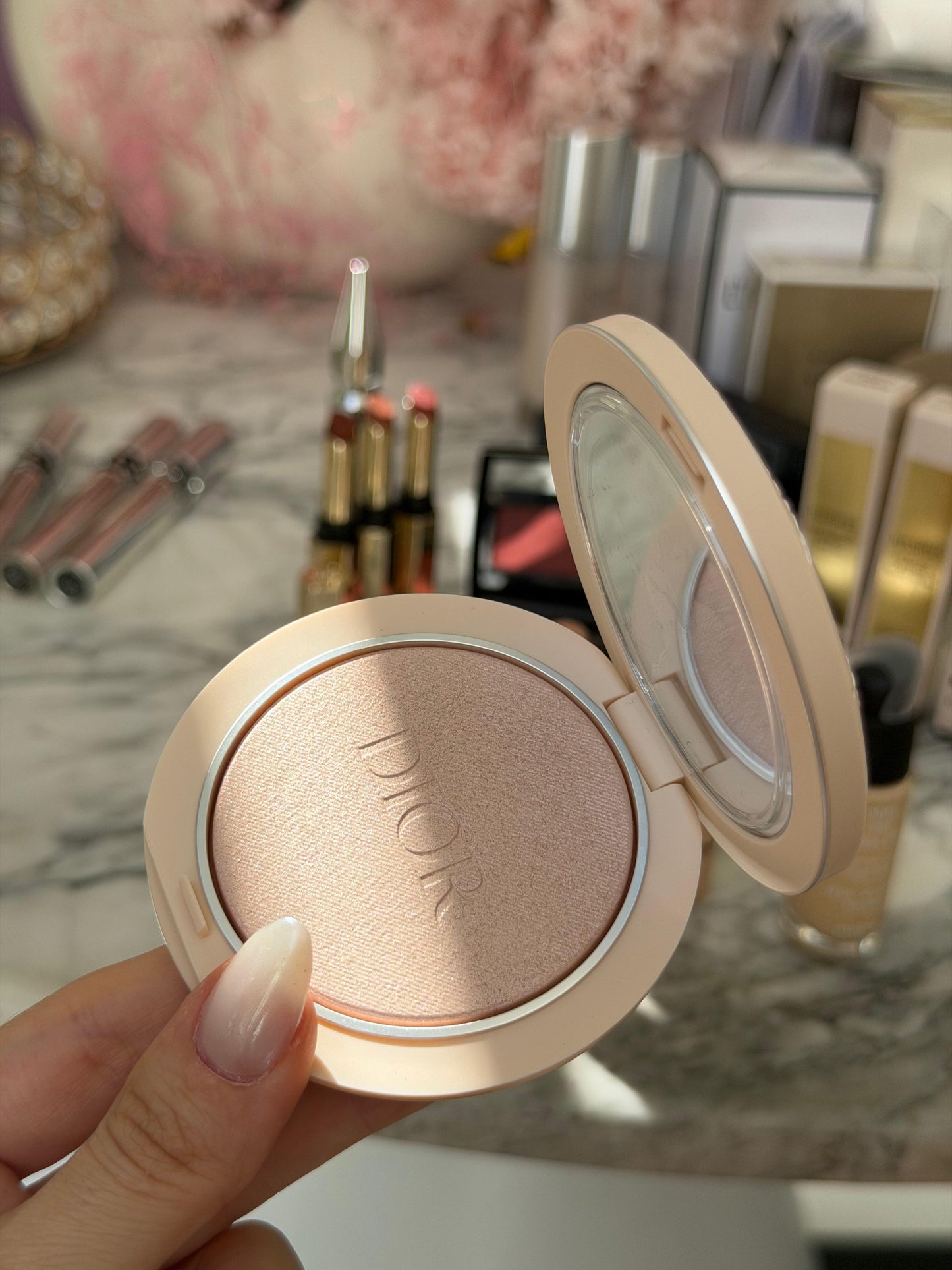 DIOR Forever Couture Luminizer (02)
Longwear Highlighter - 95%* Natural-Origin Pigments