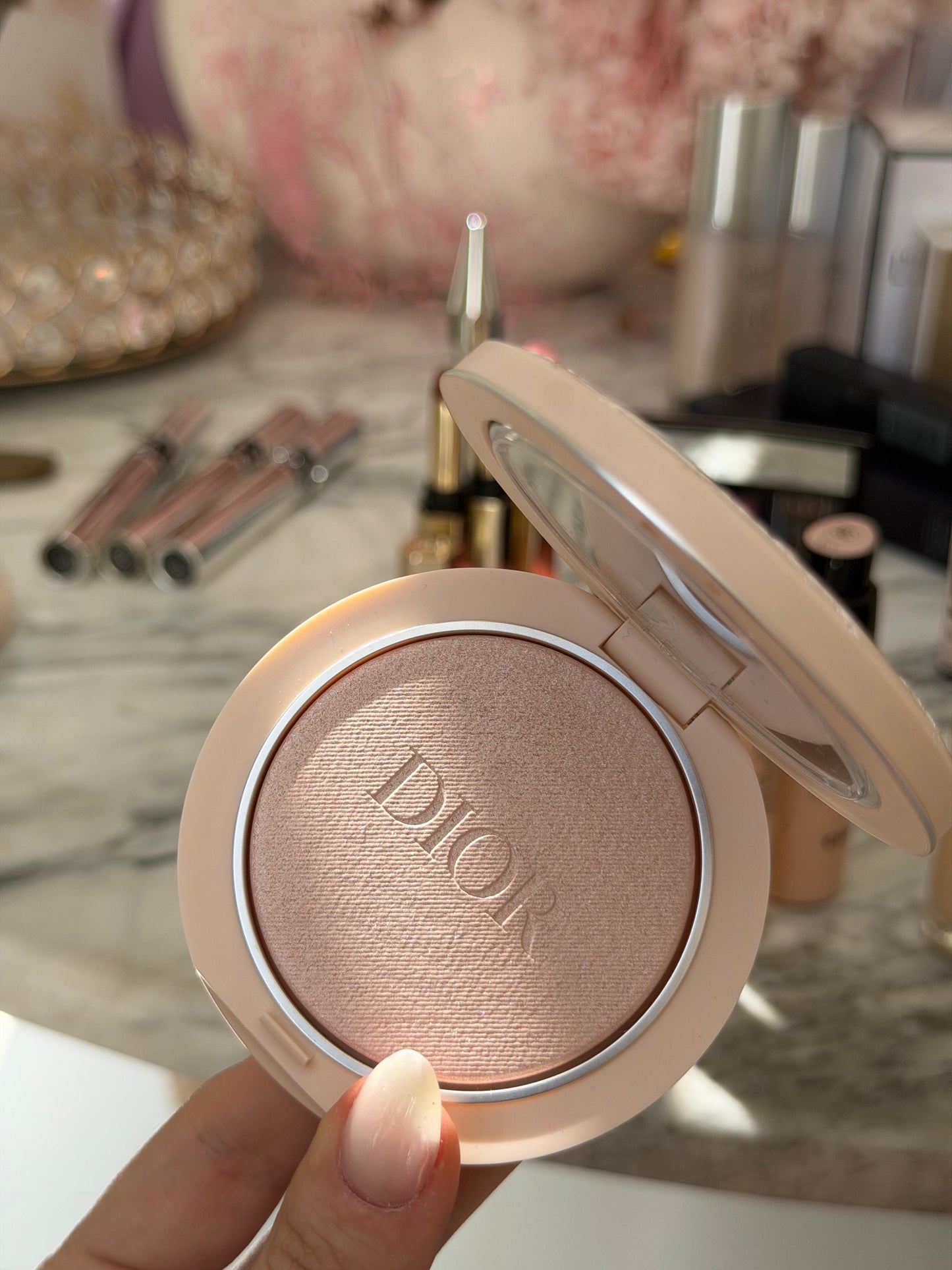 DIOR Forever Couture Luminizer (02)
Longwear Highlighter - 95%* Natural-Origin Pigments