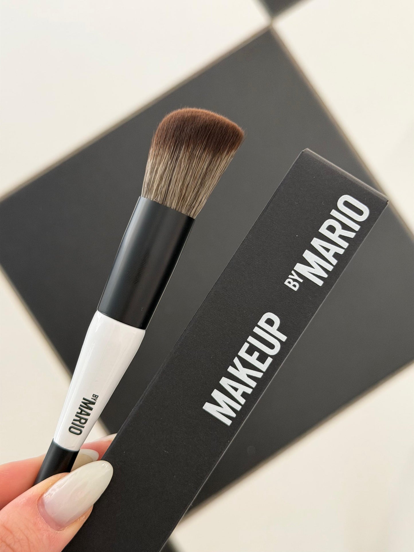 MAKEUP BY MARIO Cosmetic Brush Dual-Ended Contour And Blush Brush (F1)