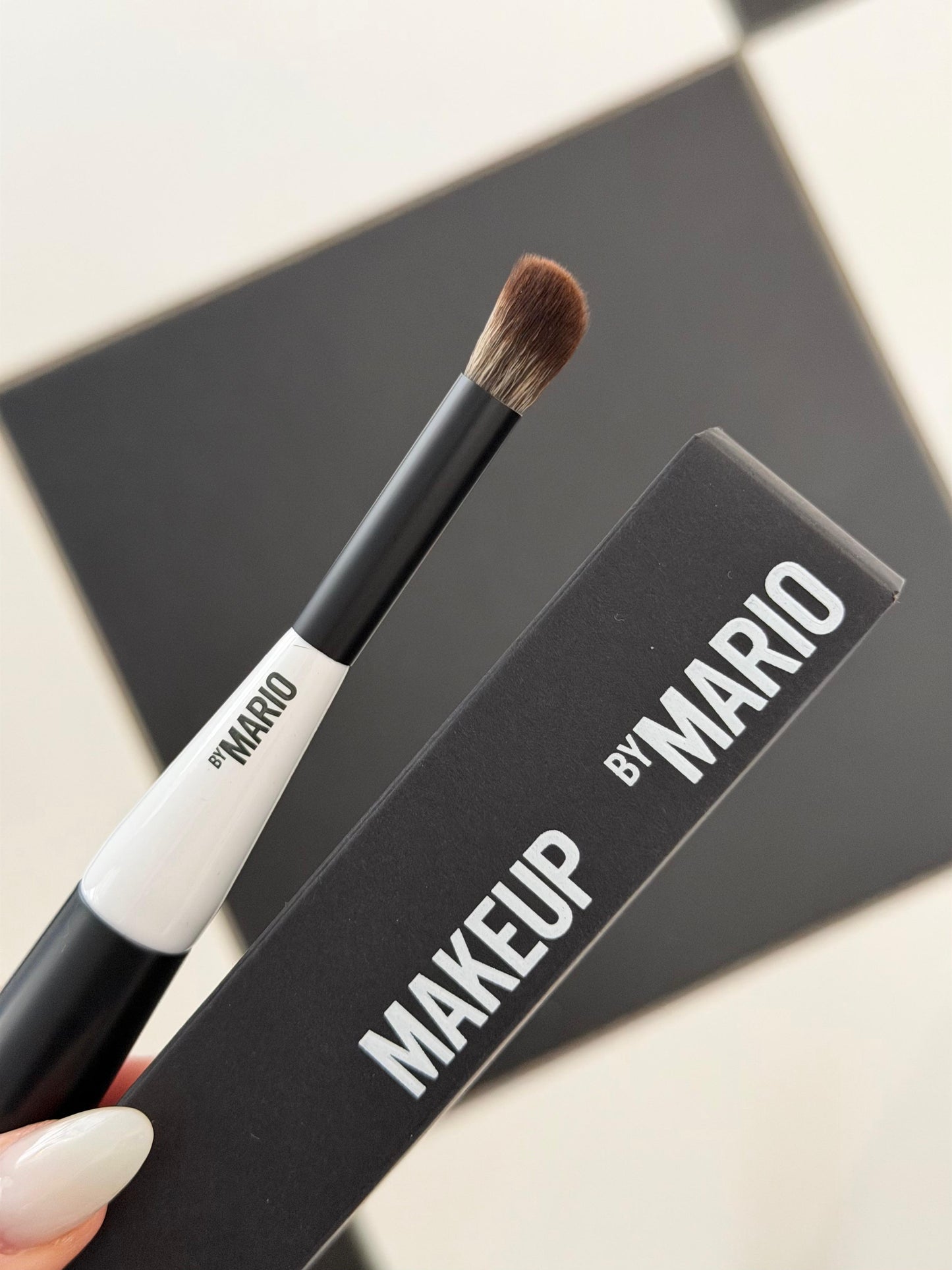 MAKEUP BY MARIO Cosmetic Brush Dual-Ended Contour And Blush Brush (F1)