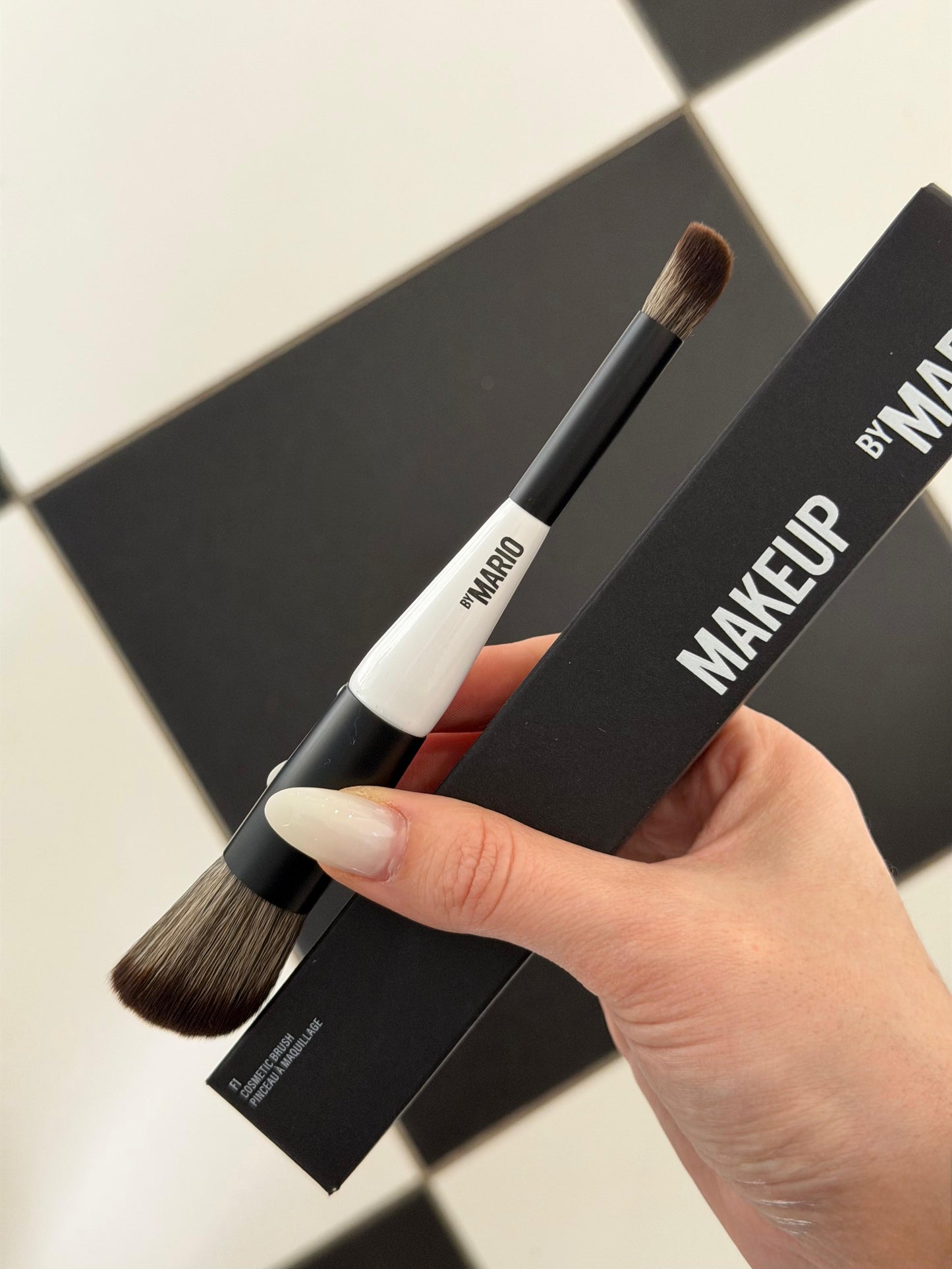 MAKEUP BY MARIO Cosmetic Brush Dual-Ended Contour And Blush Brush (F1)