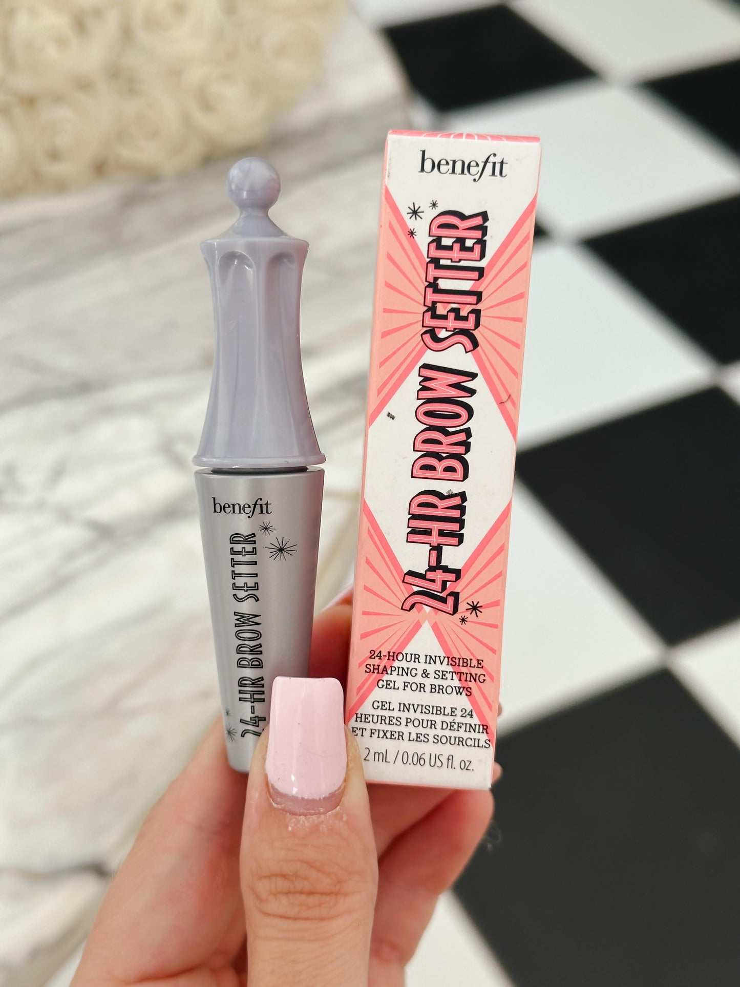 BENEFIT 24-Hour Brow Setter
Invisible Shaping & Setting Gel