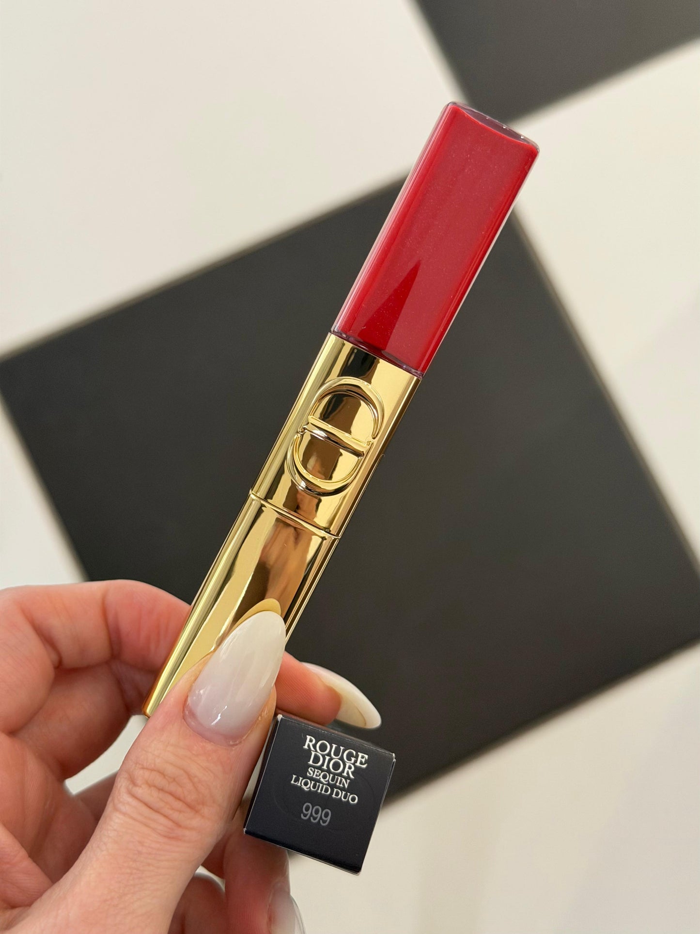 DIOR Rouge Dior Sequin Liquid Duo (999) - Limited Edition
Ultra-Glittery Color, Glossy Shine