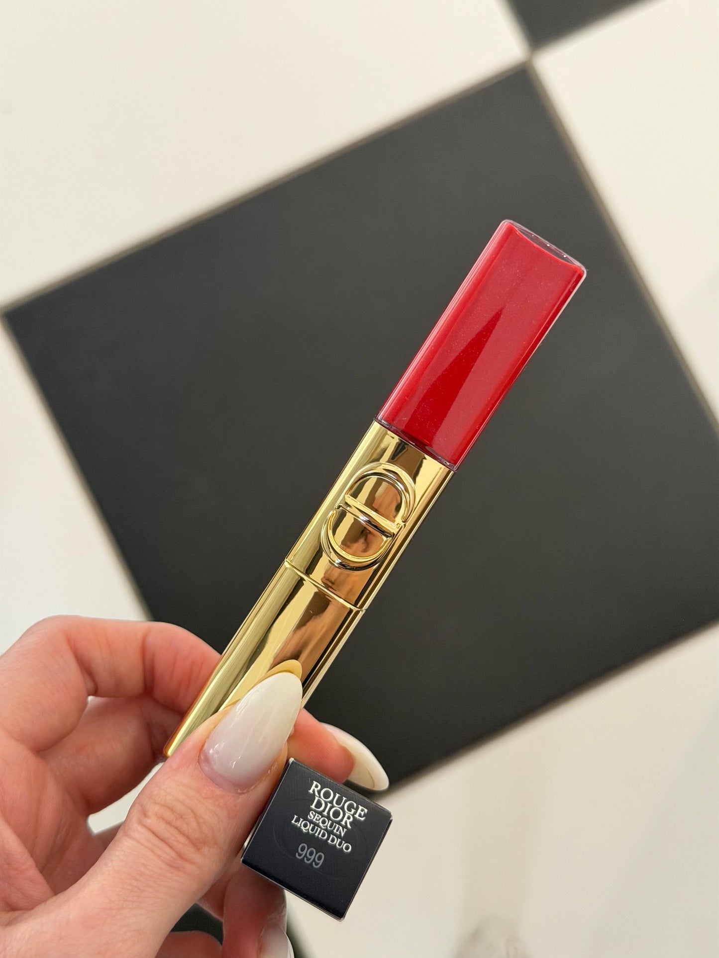 DIOR Rouge Dior Sequin Liquid Duo (999) - Limited Edition
Ultra-Glittery Color, Glossy Shine