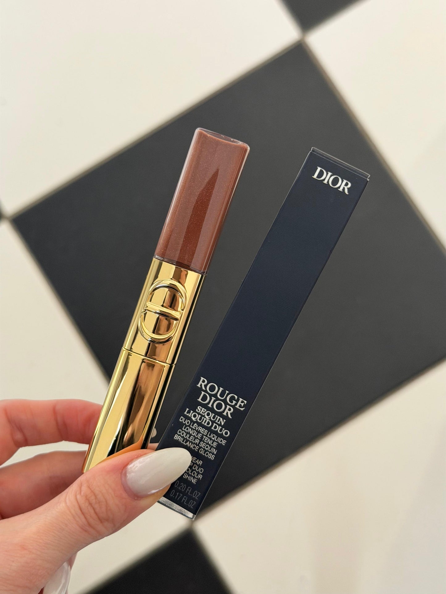 DIOR Rouge Dior Sequin Liquid Duo (719) - Limited Edition
Ultra-Glittery Color, Glossy Shine