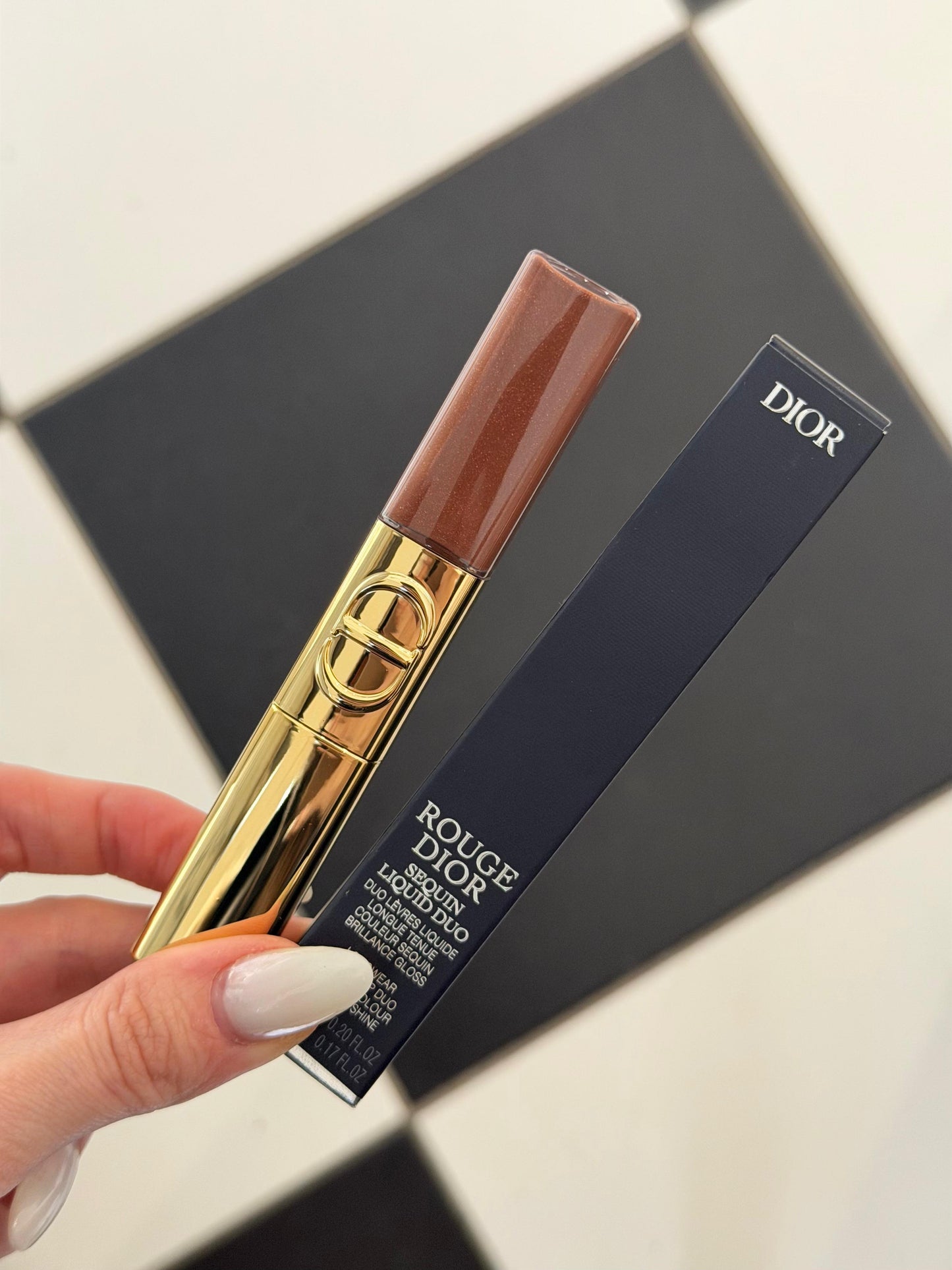 DIOR Rouge Dior Sequin Liquid Duo (719) - Limited Edition
Ultra-Glittery Color, Glossy Shine