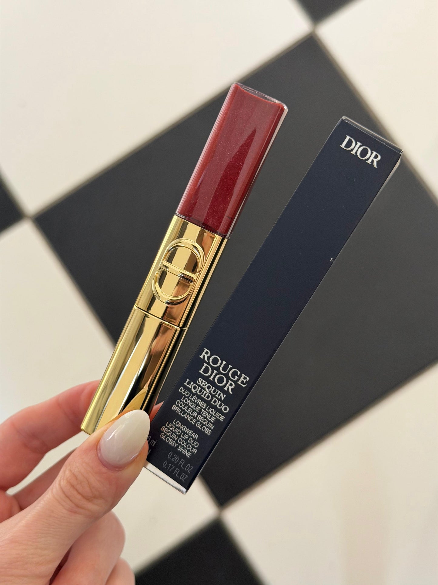 DIOR Rouge Dior Sequin Liquid Duo (881) - Limited Edition
Ultra-Glittery Color, Glossy Shine