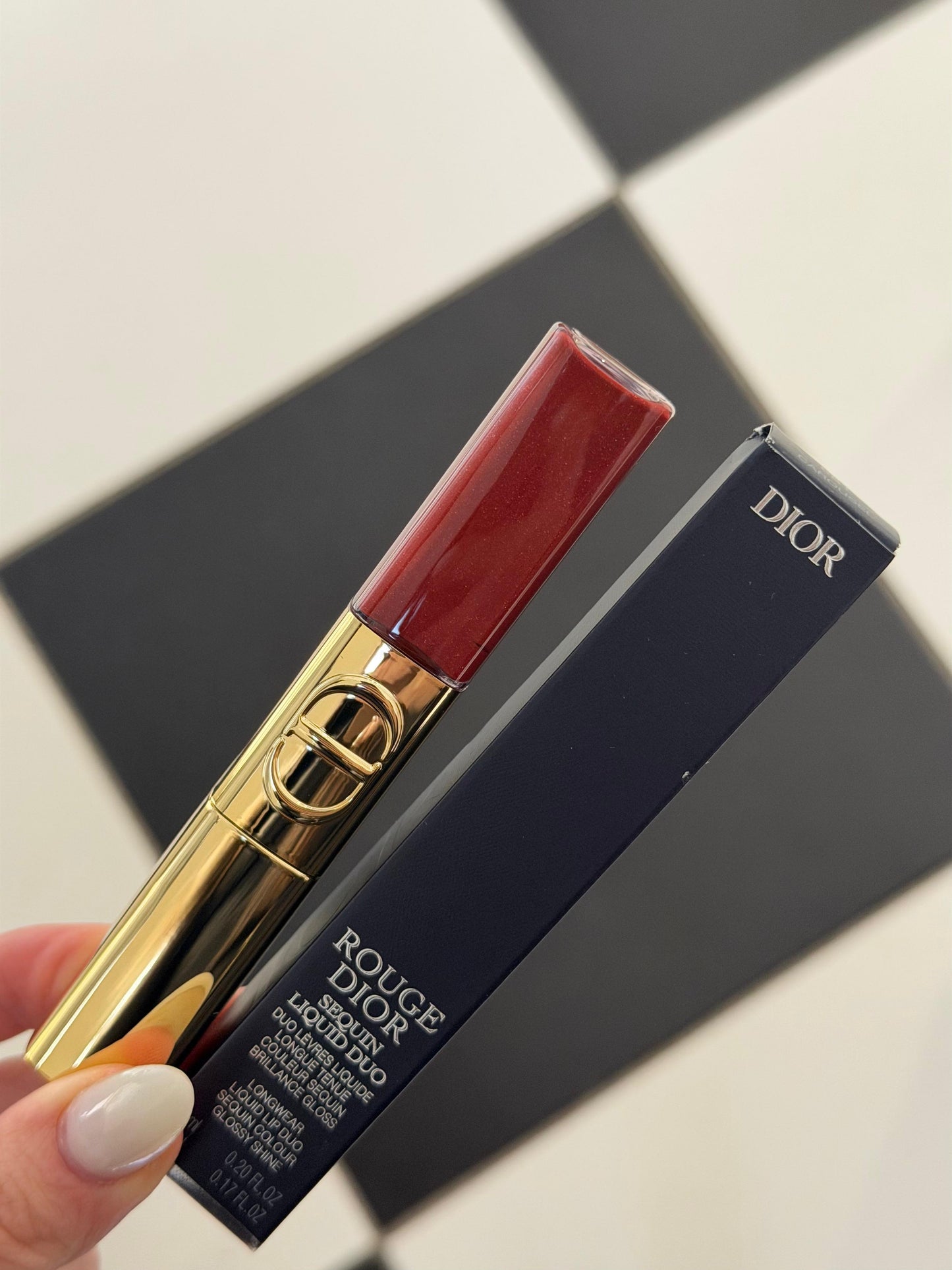 DIOR Rouge Dior Sequin Liquid Duo (881) - Limited Edition
Ultra-Glittery Color, Glossy Shine
