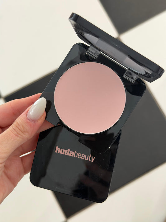 HUDA BEAUTY Easy Bake Airbrush Matte Pressed Powder - Cherry Blossom Cake