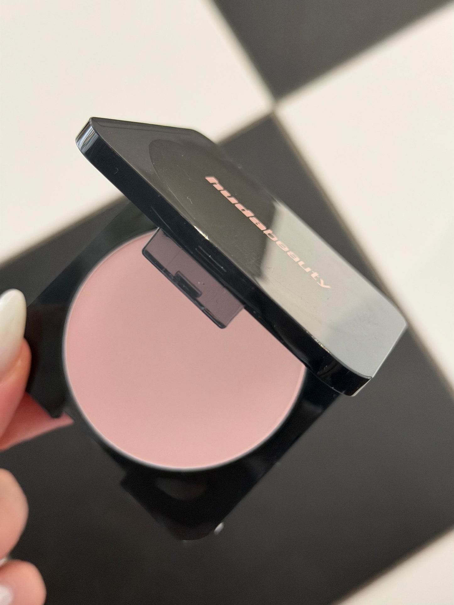 HUDA BEAUTY Easy Bake Airbrush Matte Pressed Powder - Cherry Blossom Cake