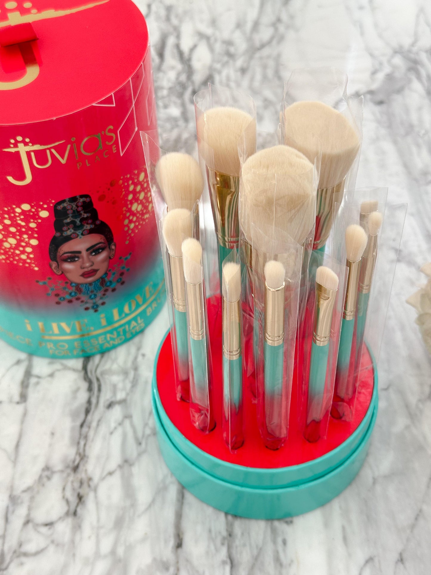 JUVIA’S PLACE i Live, i Love - 12 Piece Pro Essential Brush Set For Face and Eyes