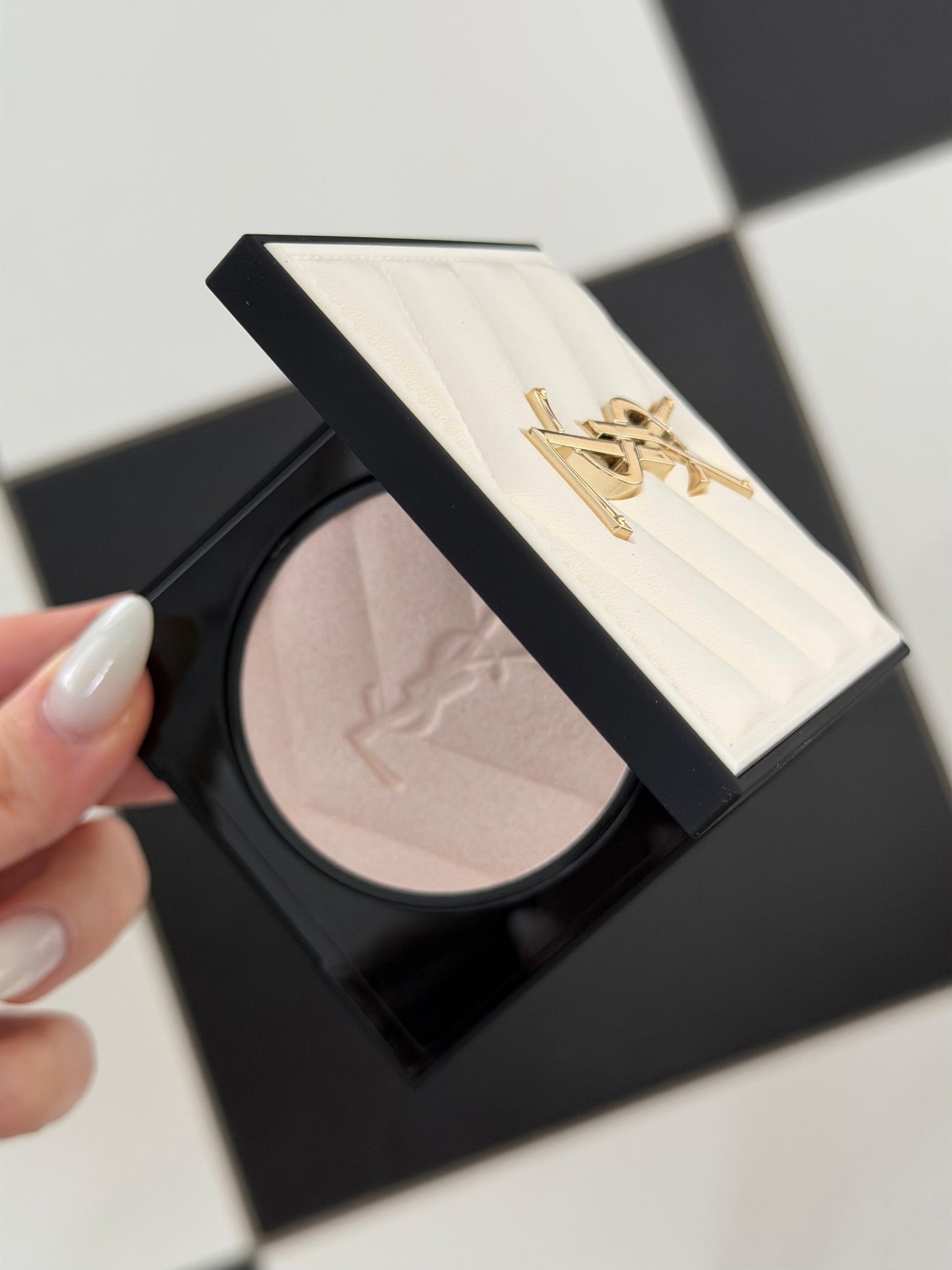 YSL All Hours Hyper Luminize Multi-Use Highlighting Powder (01)