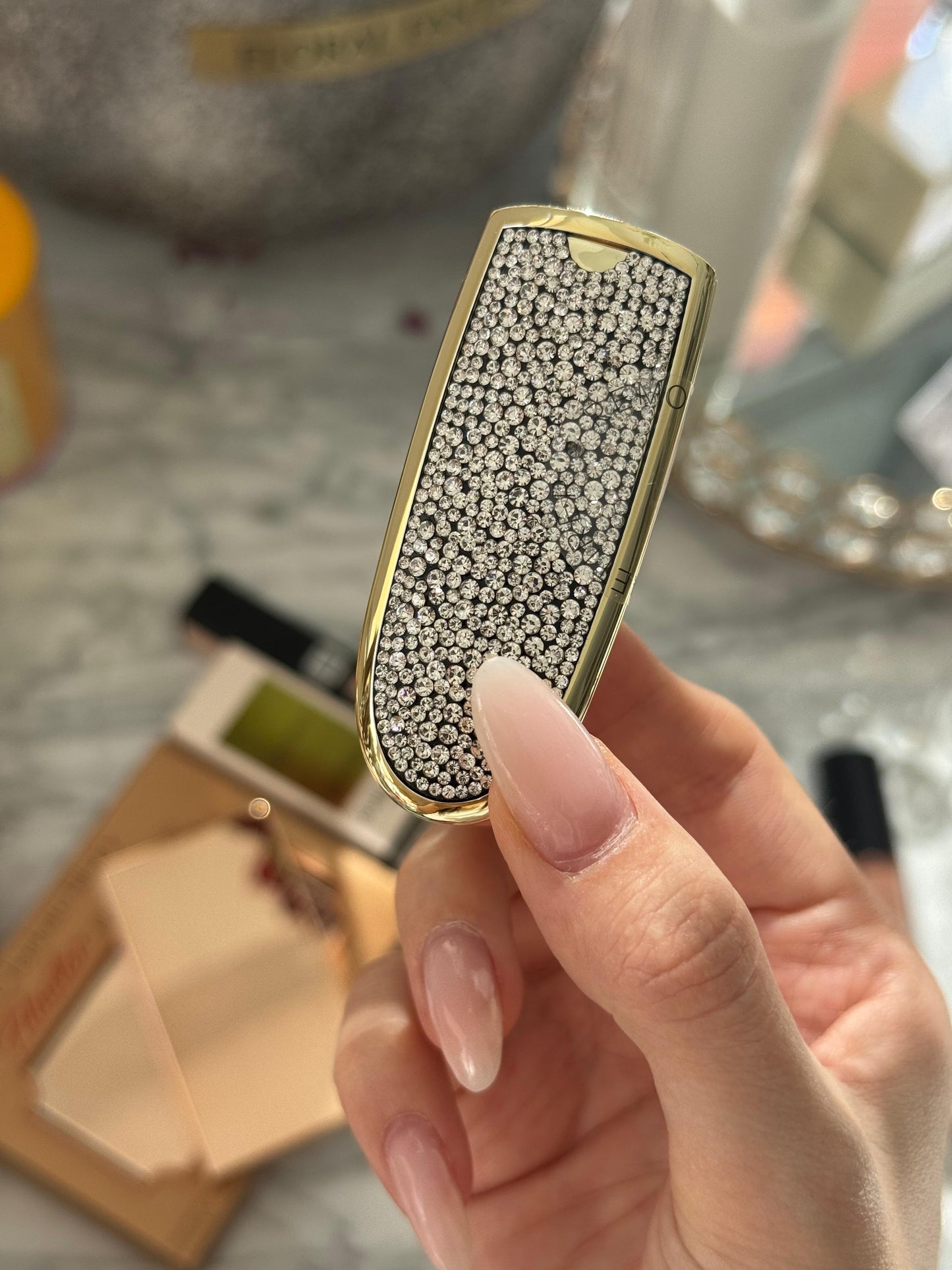 GUERLAIN Rouge G - Le Strassé
The Double Mirror Jewel Case