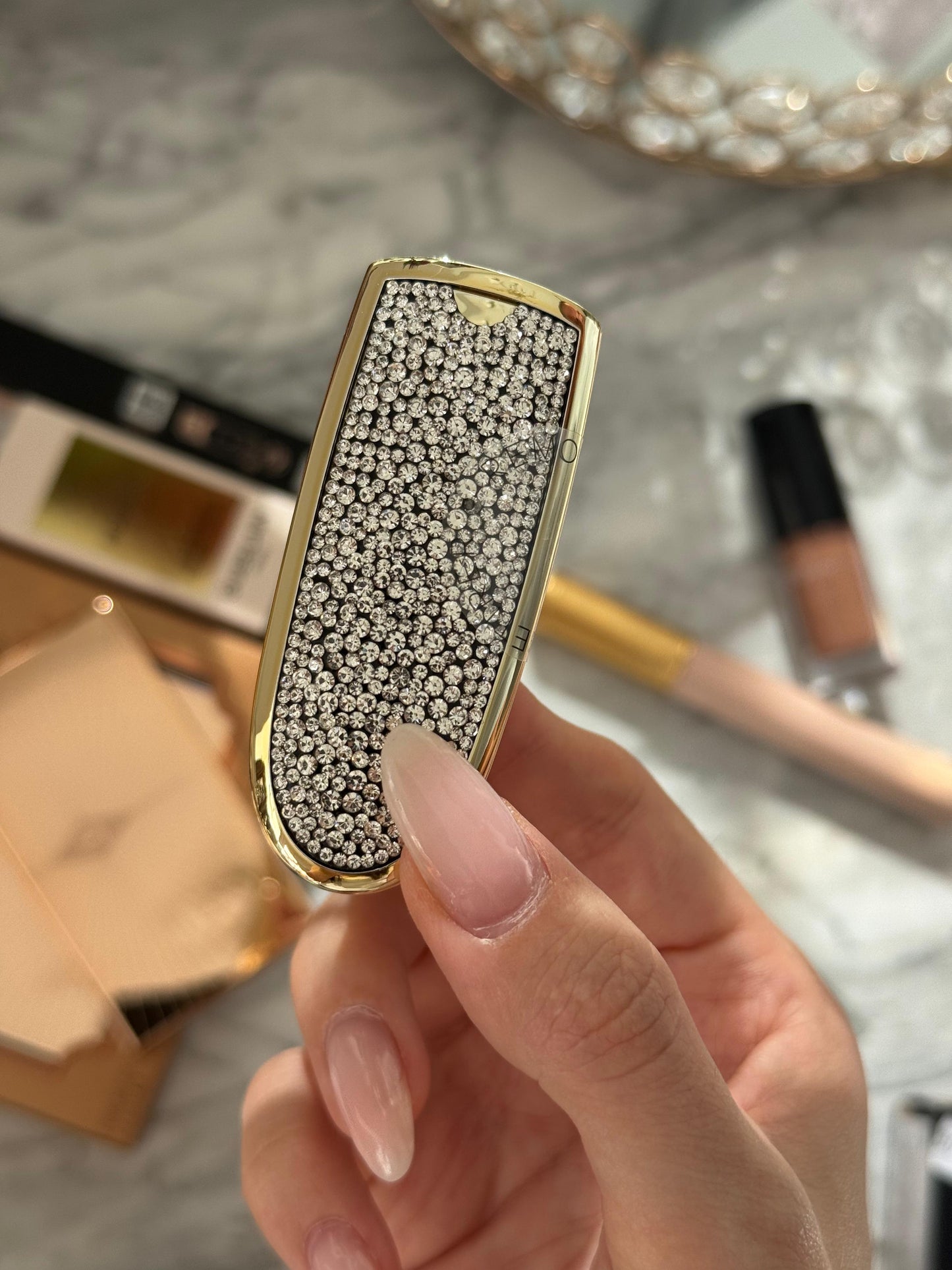 GUERLAIN Rouge G - Le Strassé
The Double Mirror Jewel Case