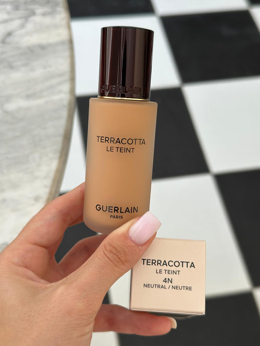 GUERLAIN Terracotta Le Teint (4N)
24H Wear, No-Transfer, Natural Glow, Perfecting Foundation