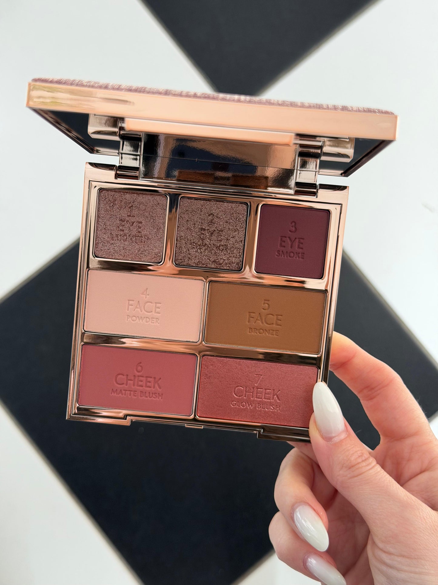 CHARLOTTE TILBURY Hollywood Instant Look In A Palette - Dreamy Bronzed Beauty