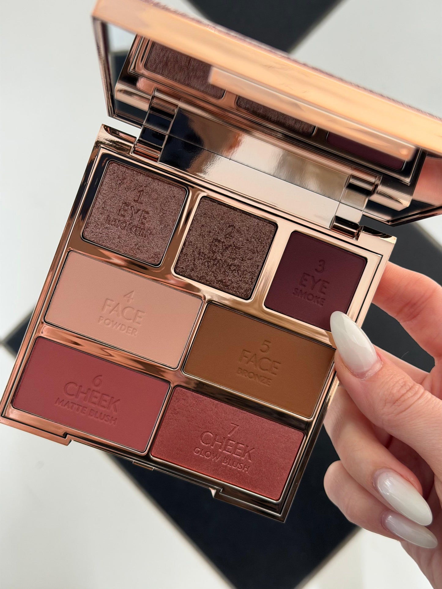 CHARLOTTE TILBURY Hollywood Instant Look In A Palette - Dreamy Bronzed Beauty