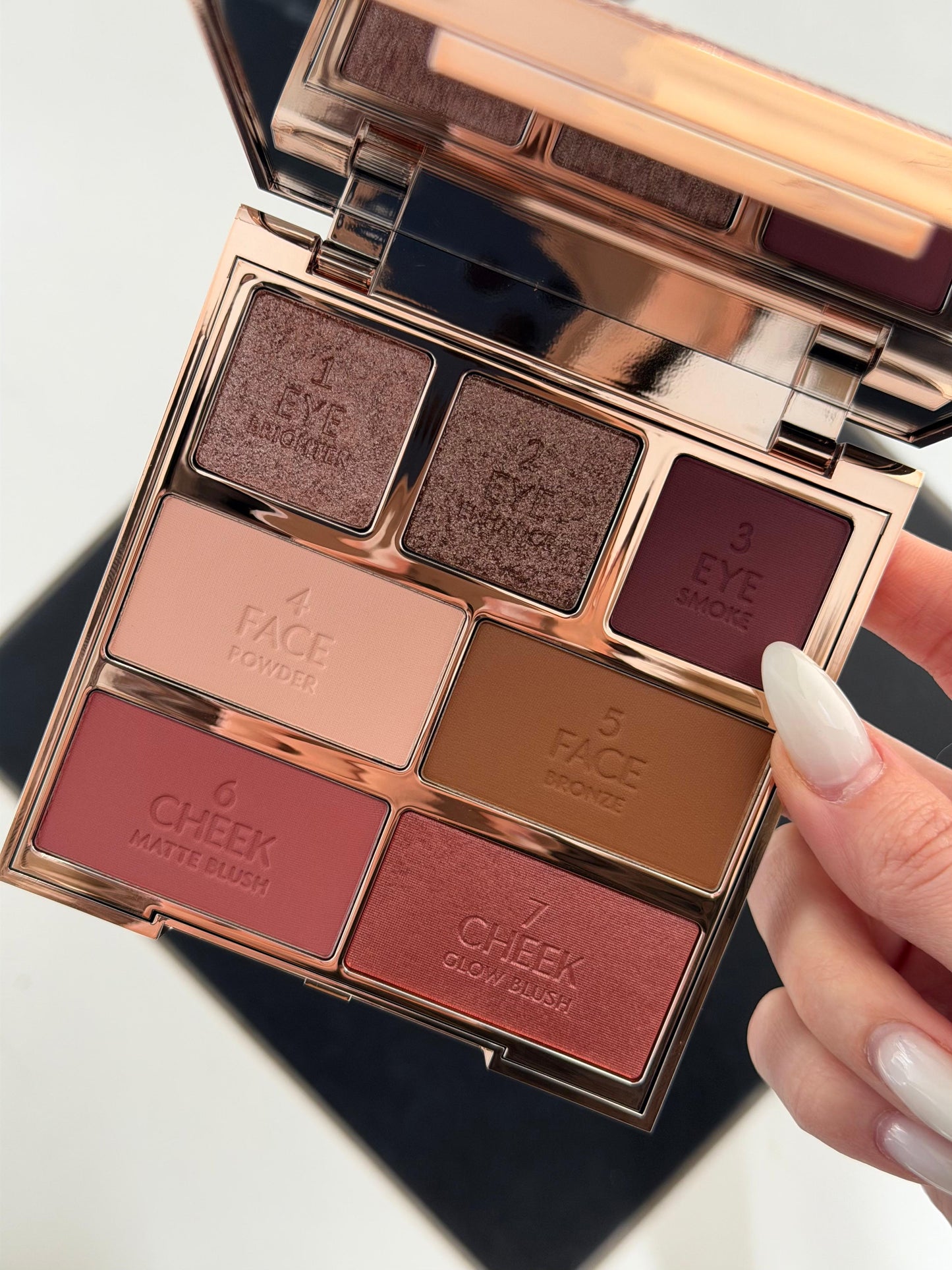 CHARLOTTE TILBURY Hollywood Instant Look In A Palette - Dreamy Bronzed Beauty