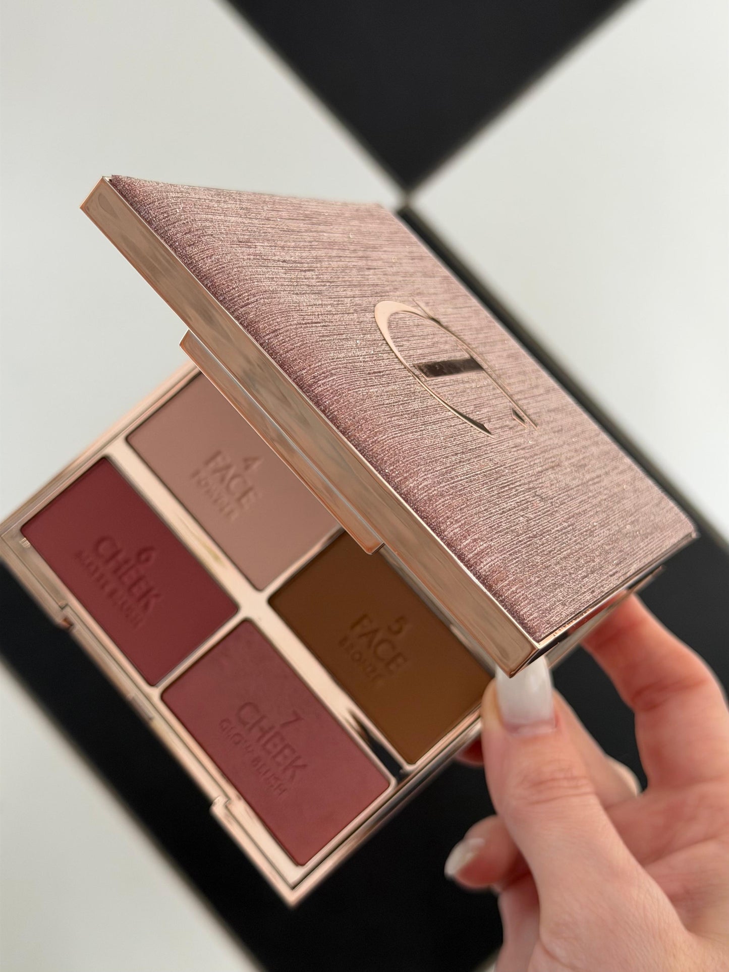 CHARLOTTE TILBURY Hollywood Instant Look In A Palette - Dreamy Bronzed Beauty