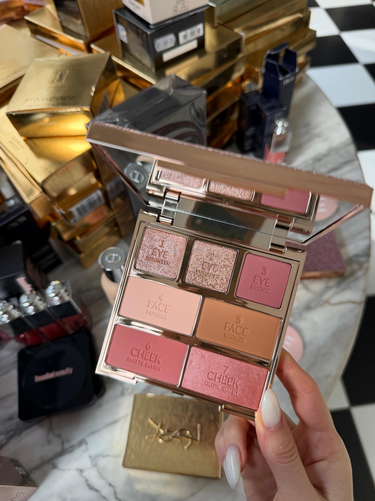 CHARLOTTE TILBURY Hollywood Instant Look In A Palette - Dreamy Bronzed Beauty
