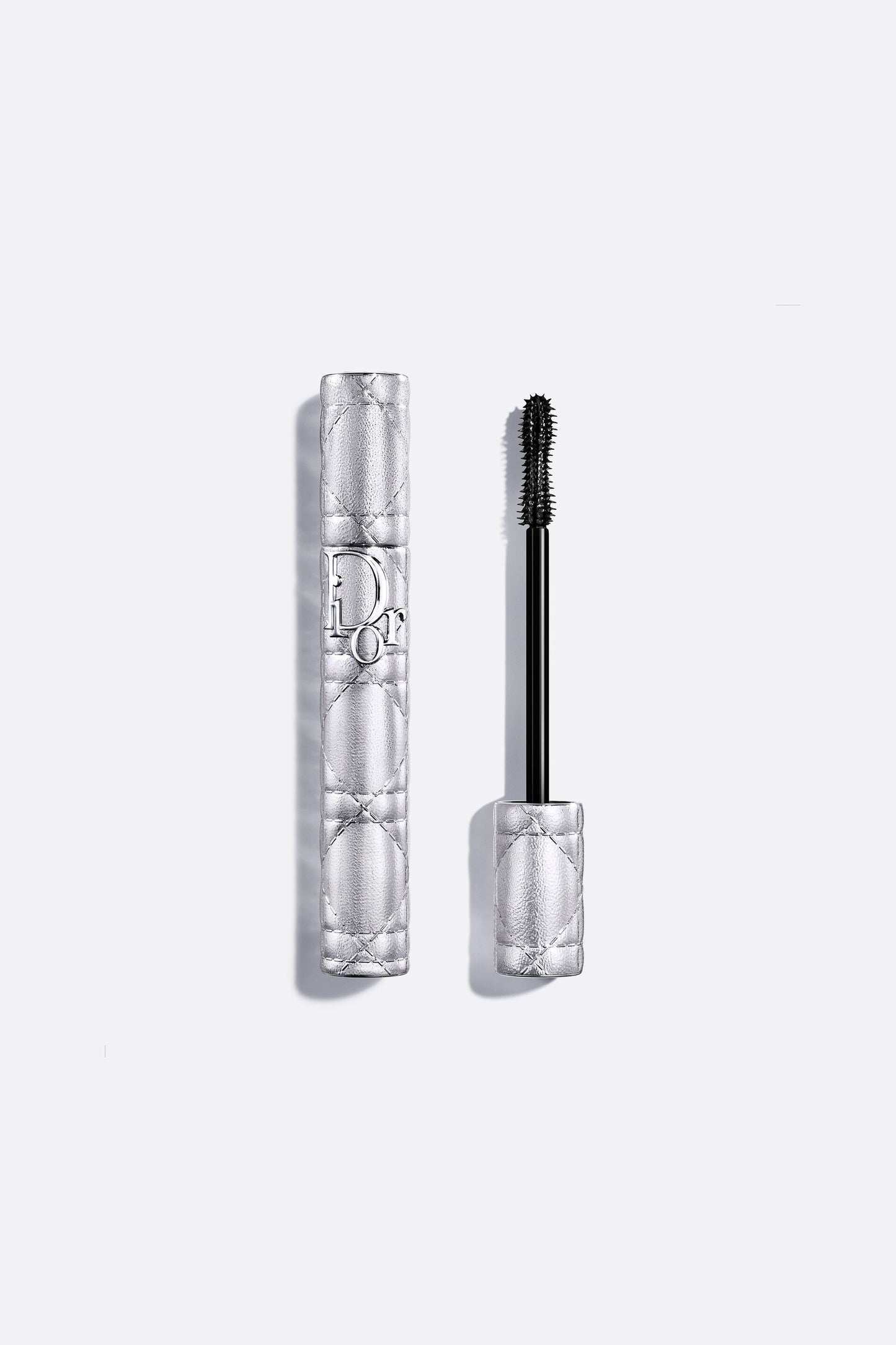 DIOR Diorshow Overvolume Waterproof
24-Hour Extreme Volume Mascara – Lash-by-Lash Fan Effect
