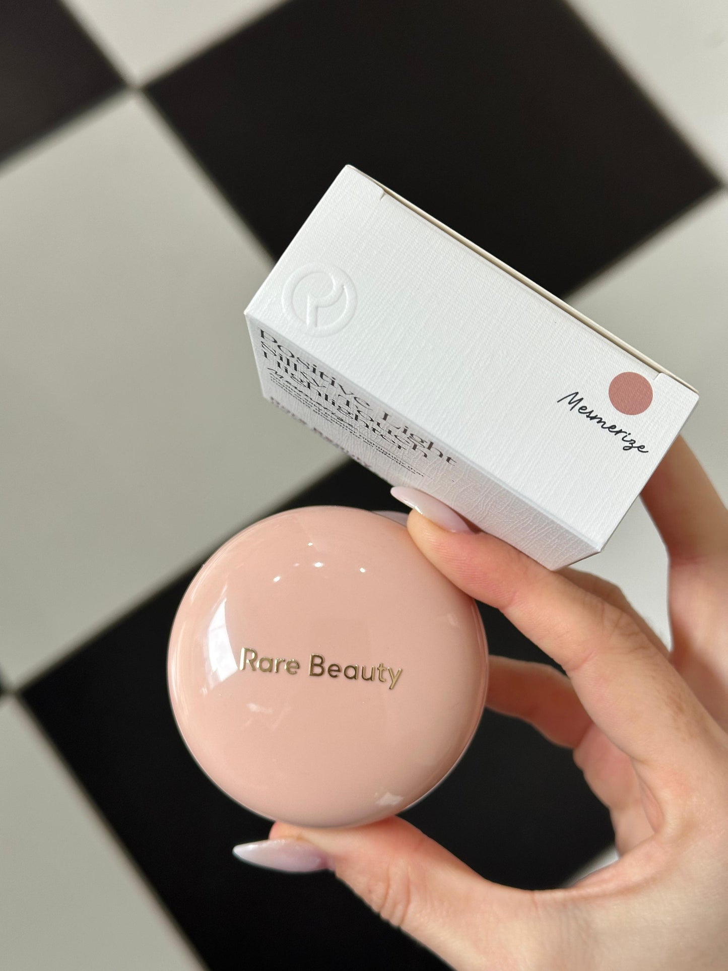 RARE BEAUTY Positive Light Silky Touch Highlighter - Mesmerize