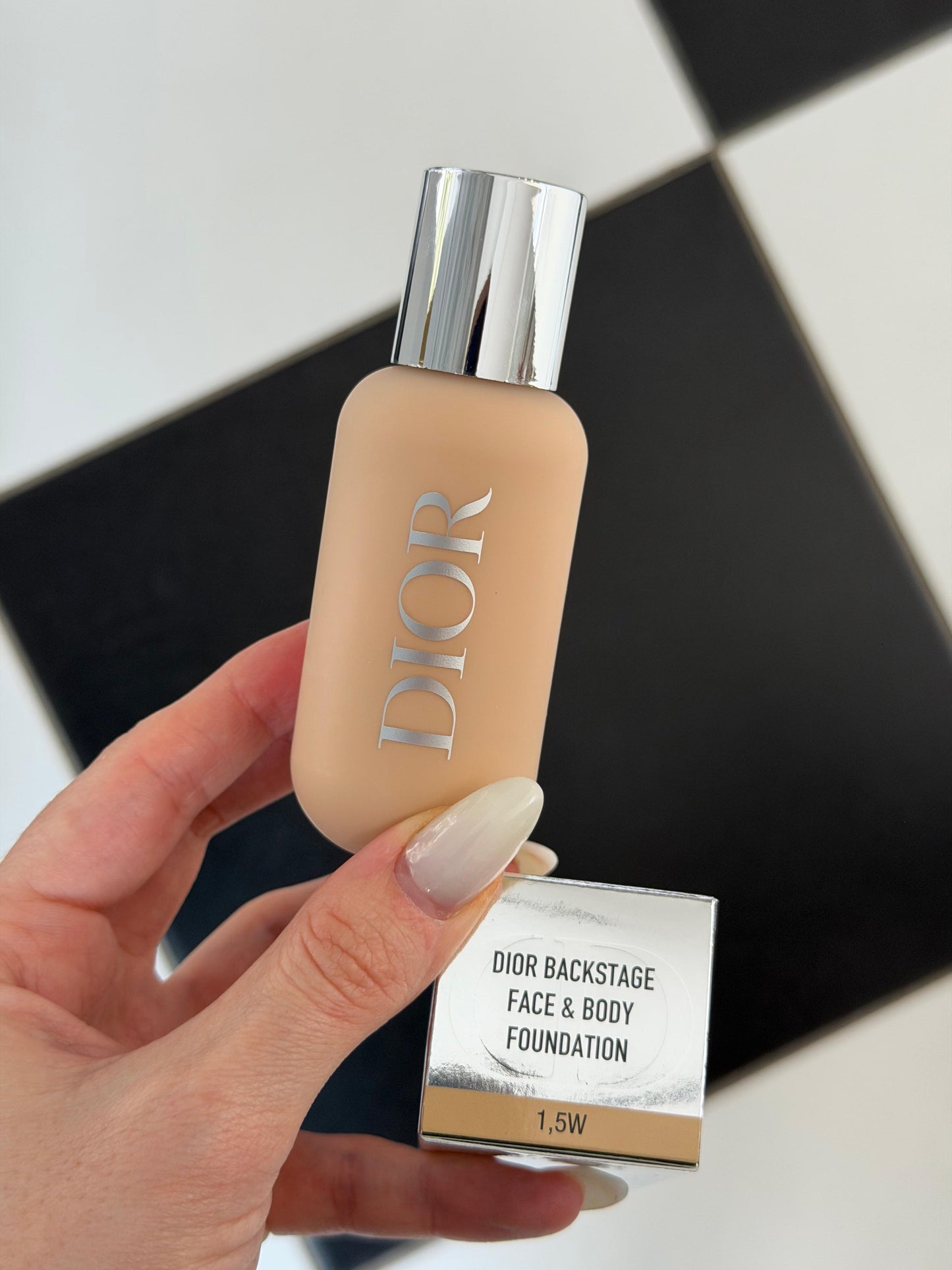 DIOR Dior Backstage Face & Body Foundation (1.5W)
Second-Skin Effect Natural Finish - Resistant to Water and Heat